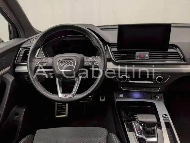 Audi Q5 view 7