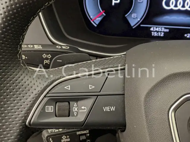 Audi Q5 view 12
