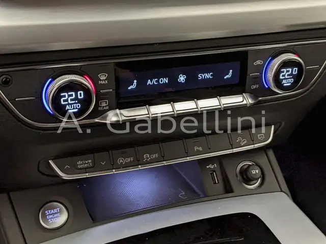Audi Q5 view 14