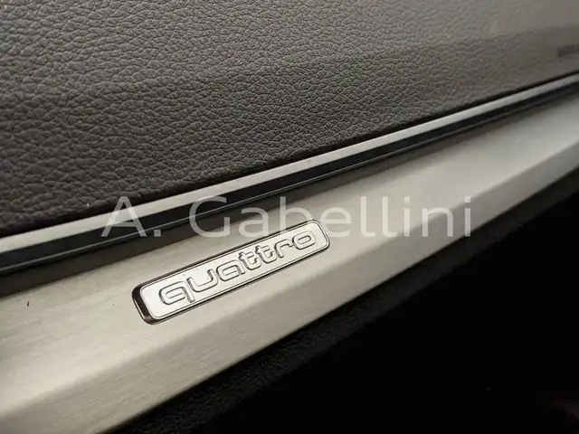 Audi Q5 view 13