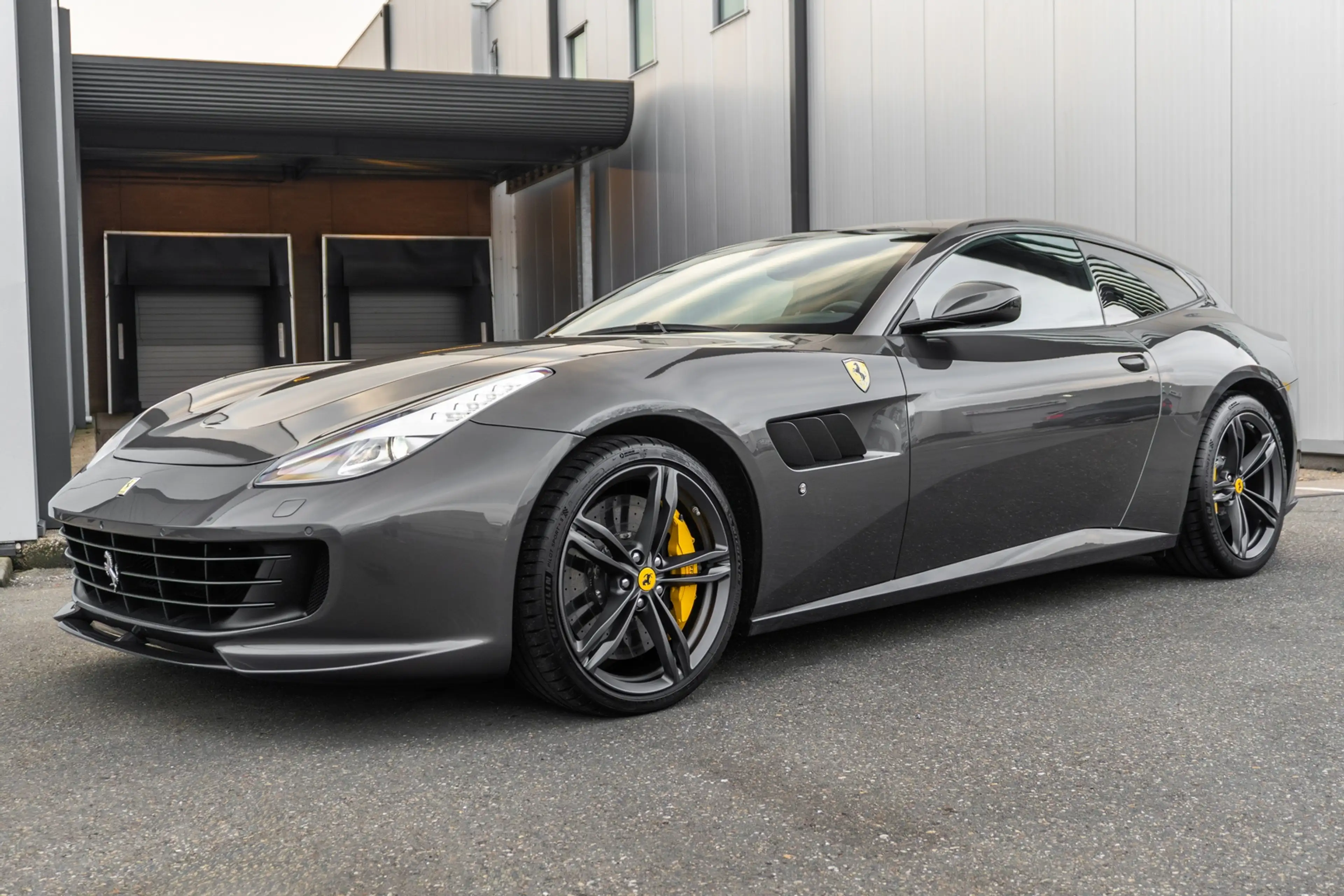 Ferrari GTC4 Lusso GTC4Lusso 6.3 V12 - Grigio Silverstone - Warranty