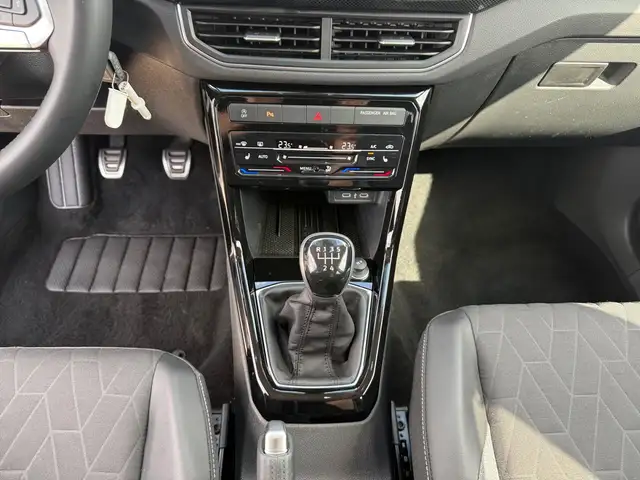 Volkswagen T-Cross view 9