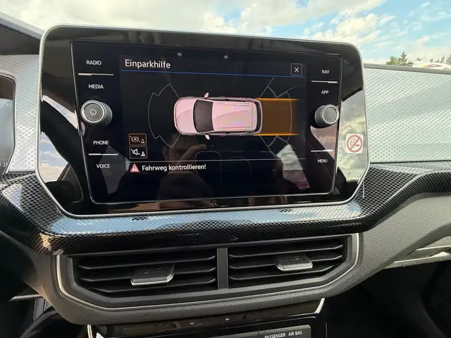 Volkswagen T-Cross view 13