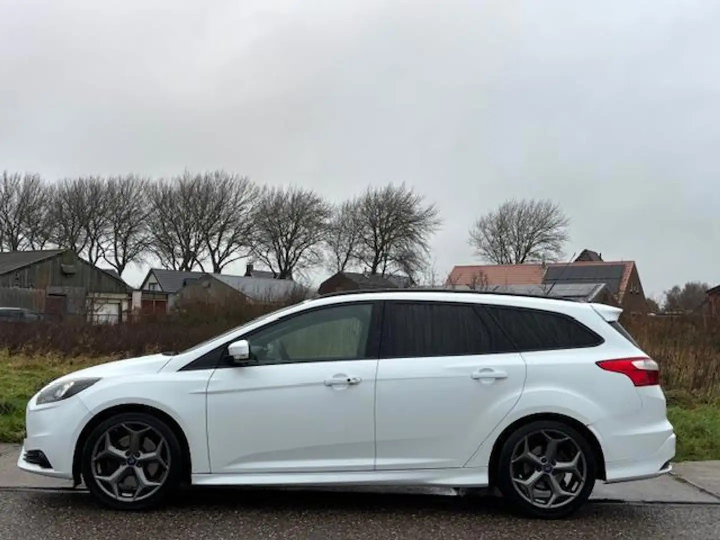 Ford Focus Wagon 2.0 EcoBoost ST-2 (250 PK!) ECC Audio/CD Nav Weiß - 2