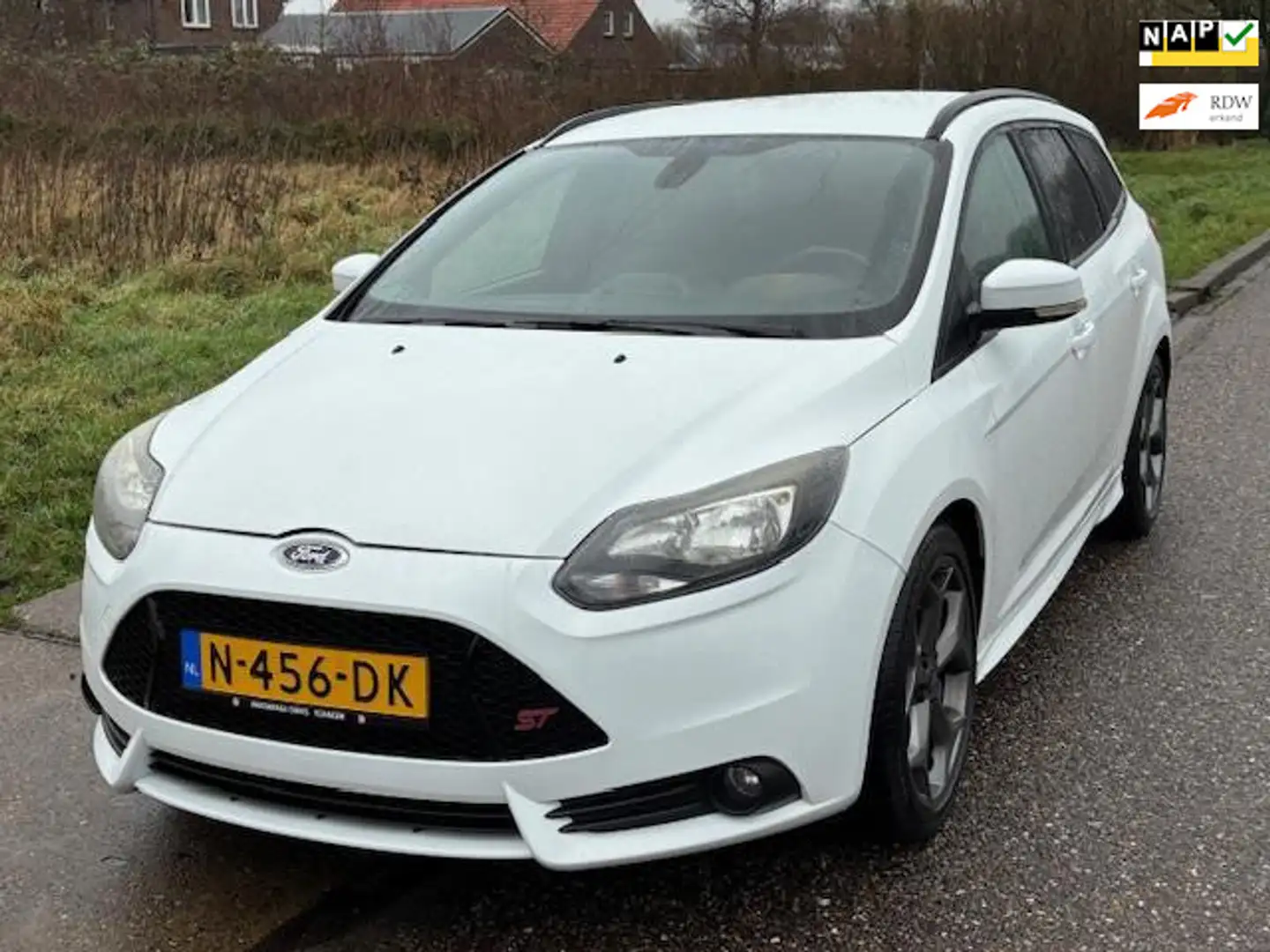 Ford Focus Wagon 2.0 EcoBoost ST-2 (250 PK!) ECC Audio/CD Nav Weiß - 1