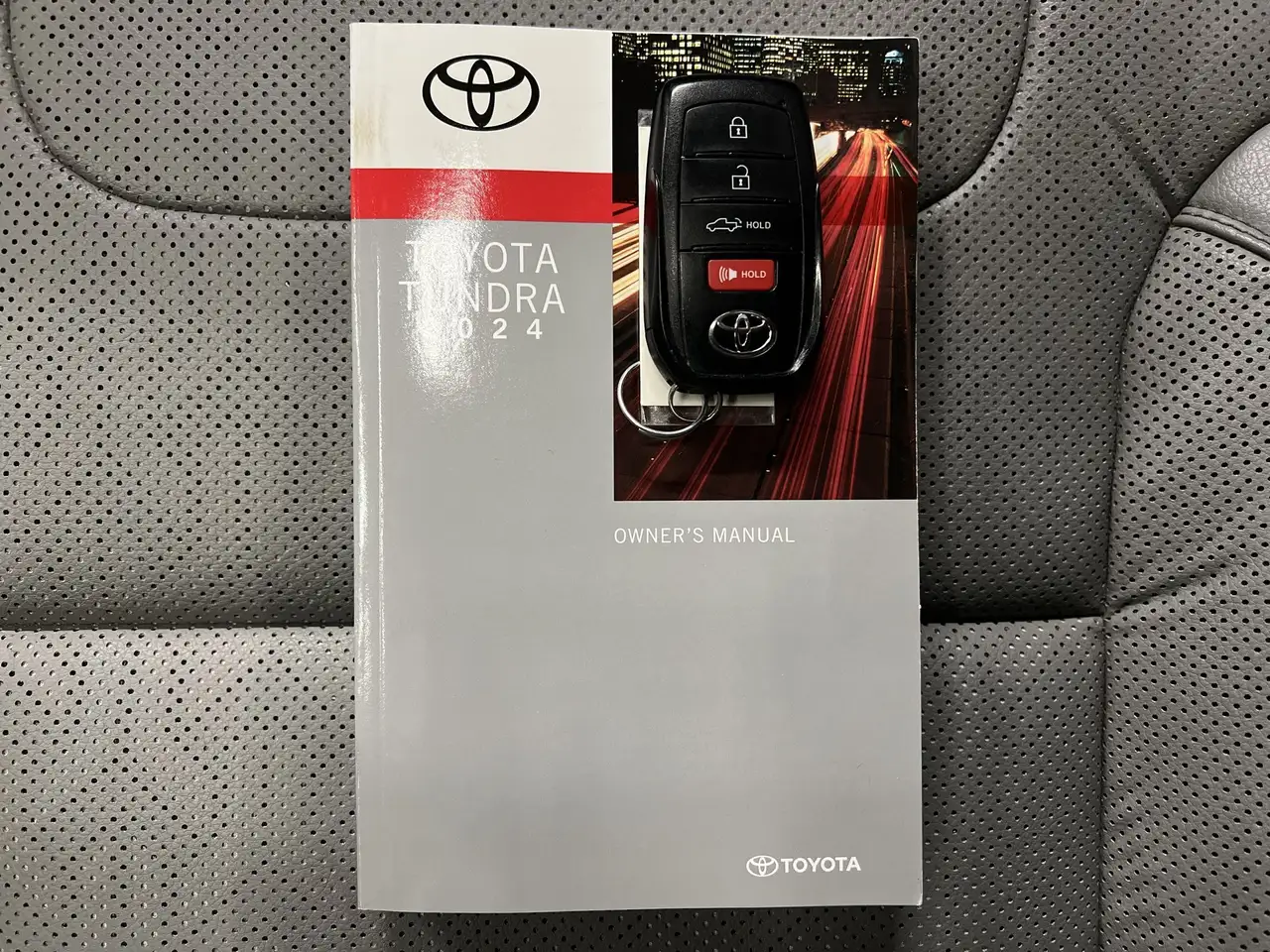 Toyota Tundra снимка Toyota Tundra