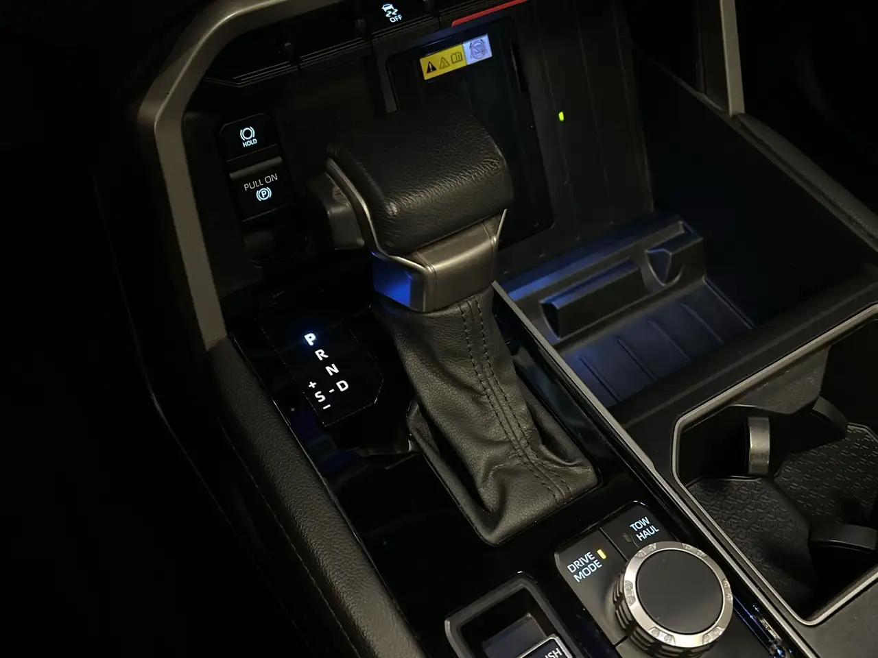 Toyota Tundra снимка Toyota Tundra
