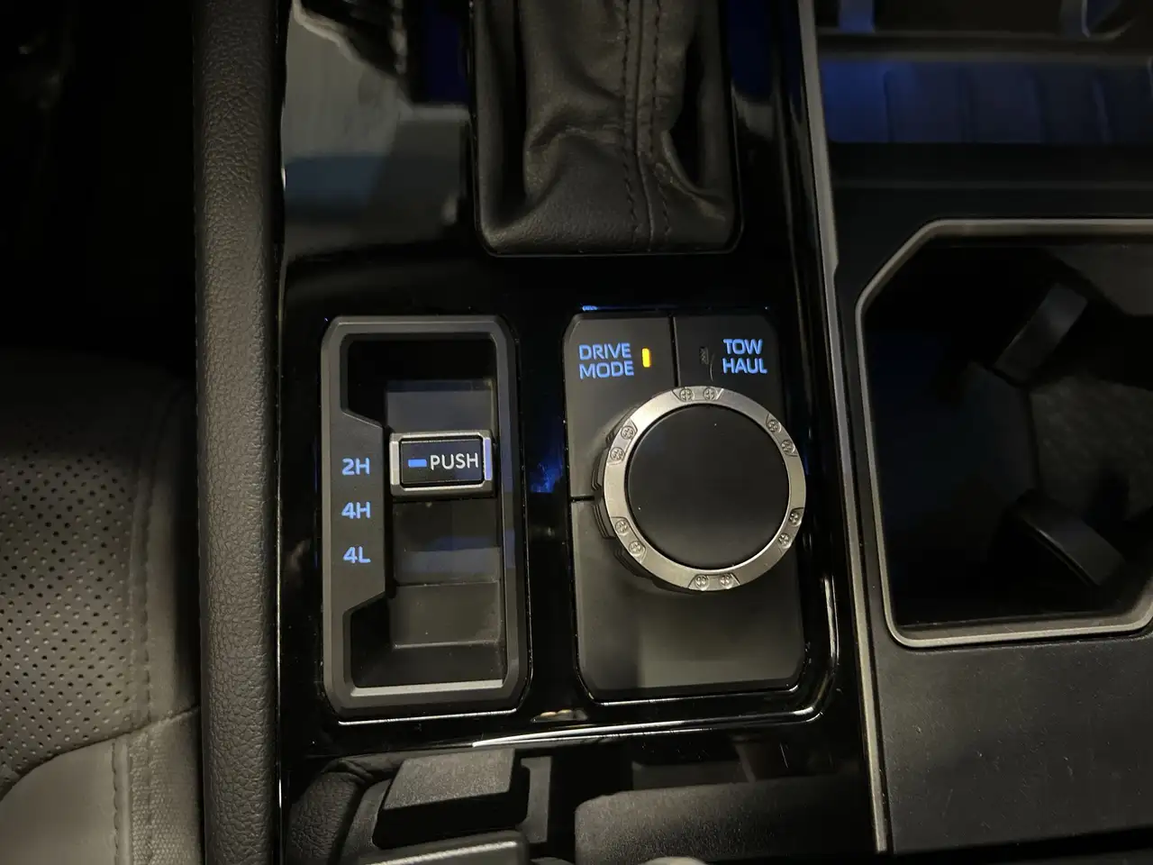 Toyota Tundra снимка Toyota Tundra