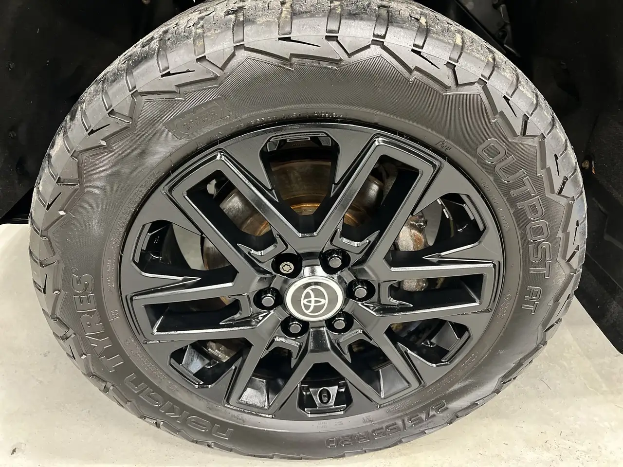 Toyota Tundra снимка Toyota Tundra