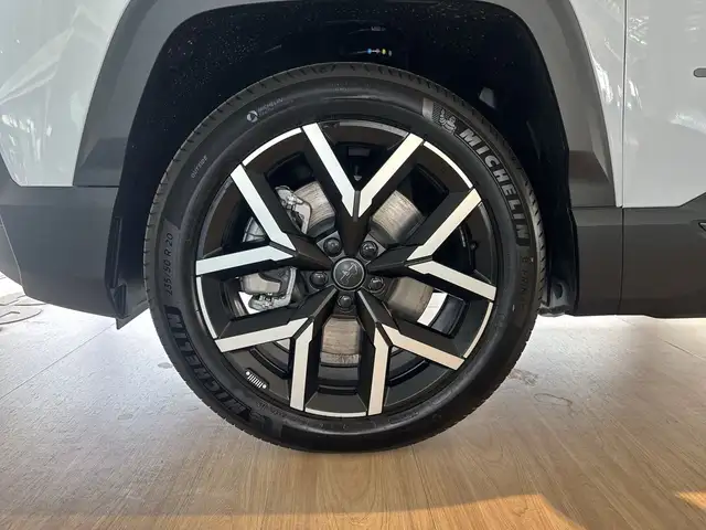 Jeep Compass Elektro Ansicht 13