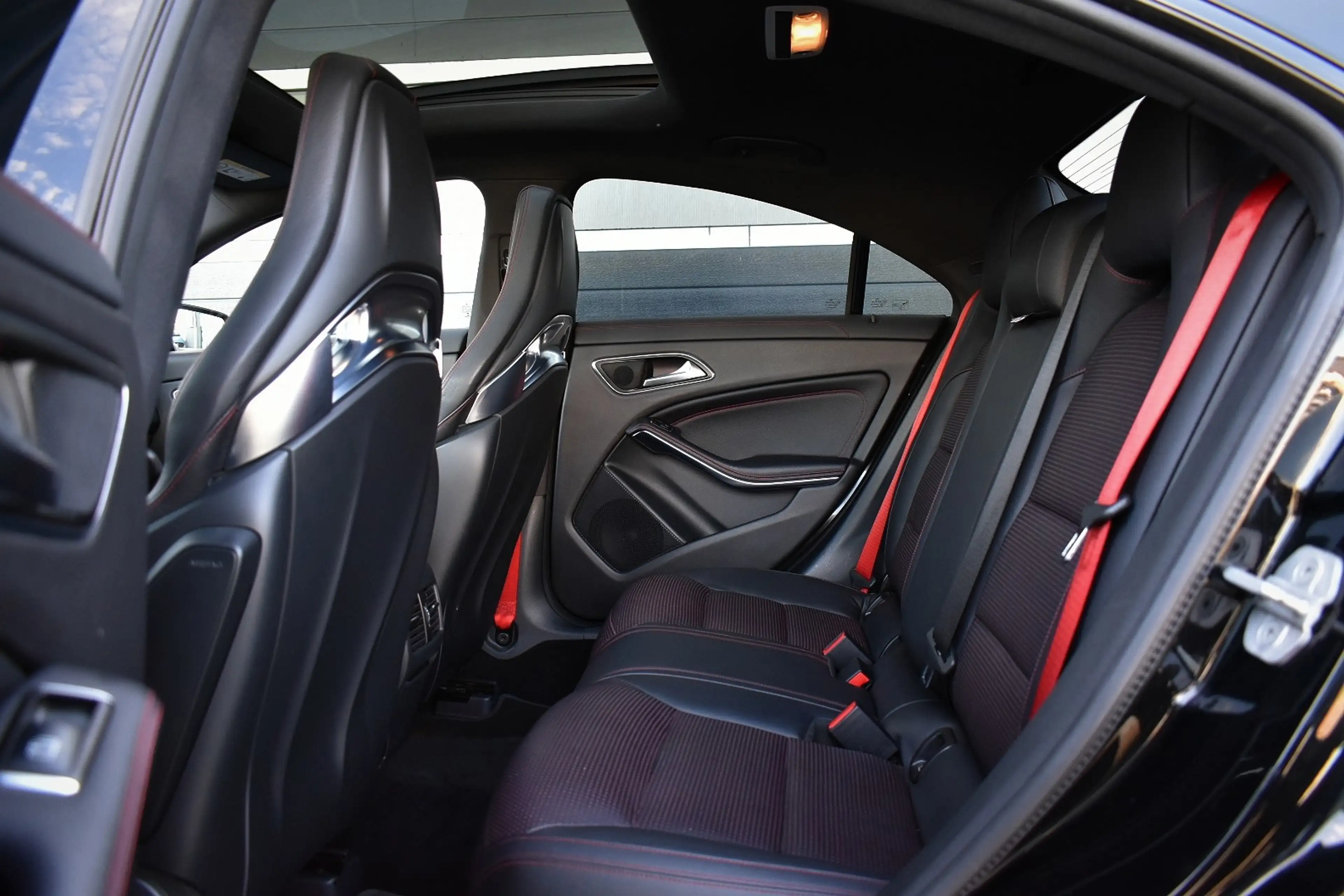 Mercedes-Benz CLA 45 AMG 4MATIC — photo 12