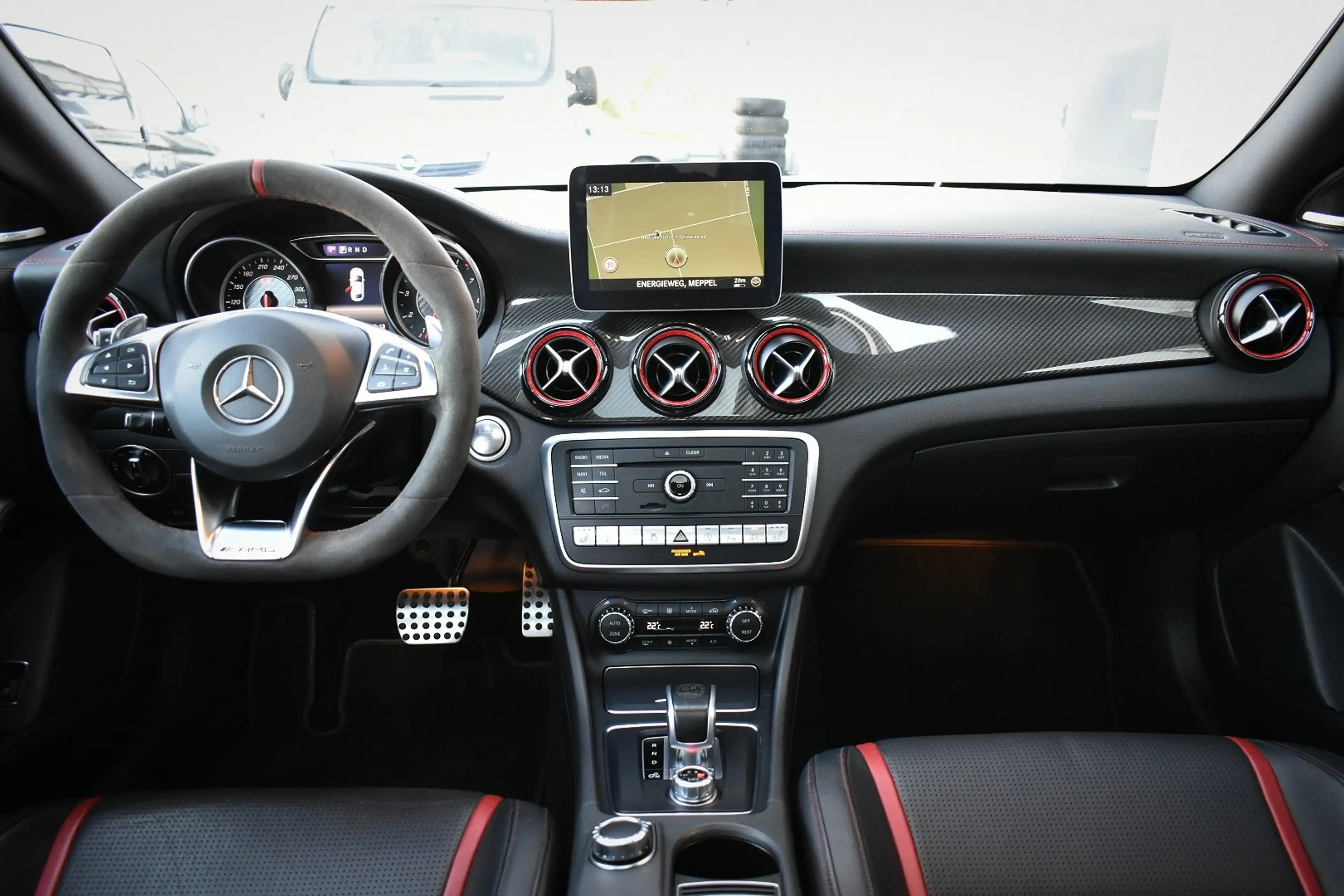 Mercedes-Benz CLA 45 AMG 4MATIC — photo 14