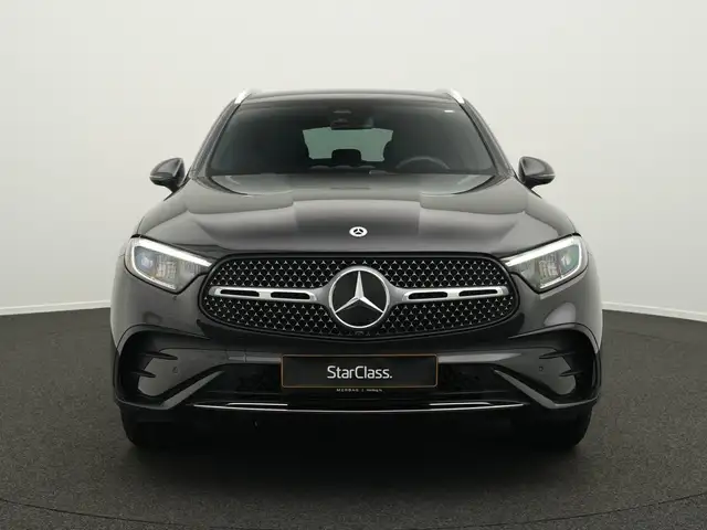Mercedes-Benz 300 view 2