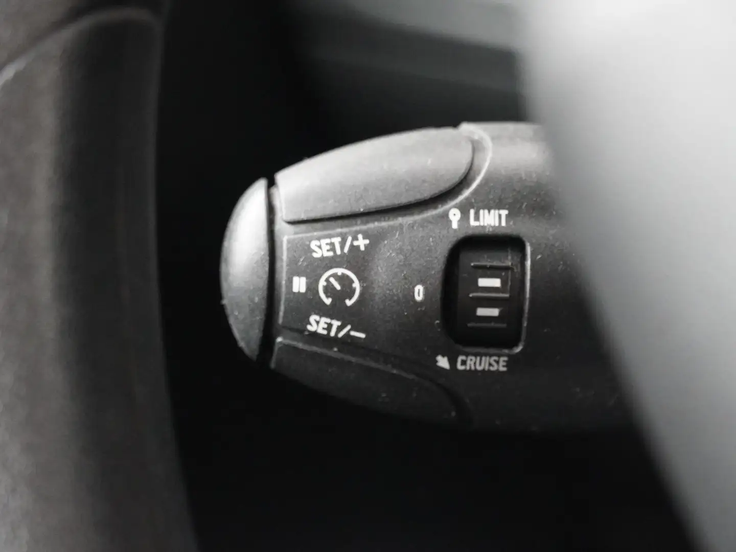 Peugeot 208 1.2 PureTech Blue Lion - Navigatie - Cruise Contro Grijs - 2