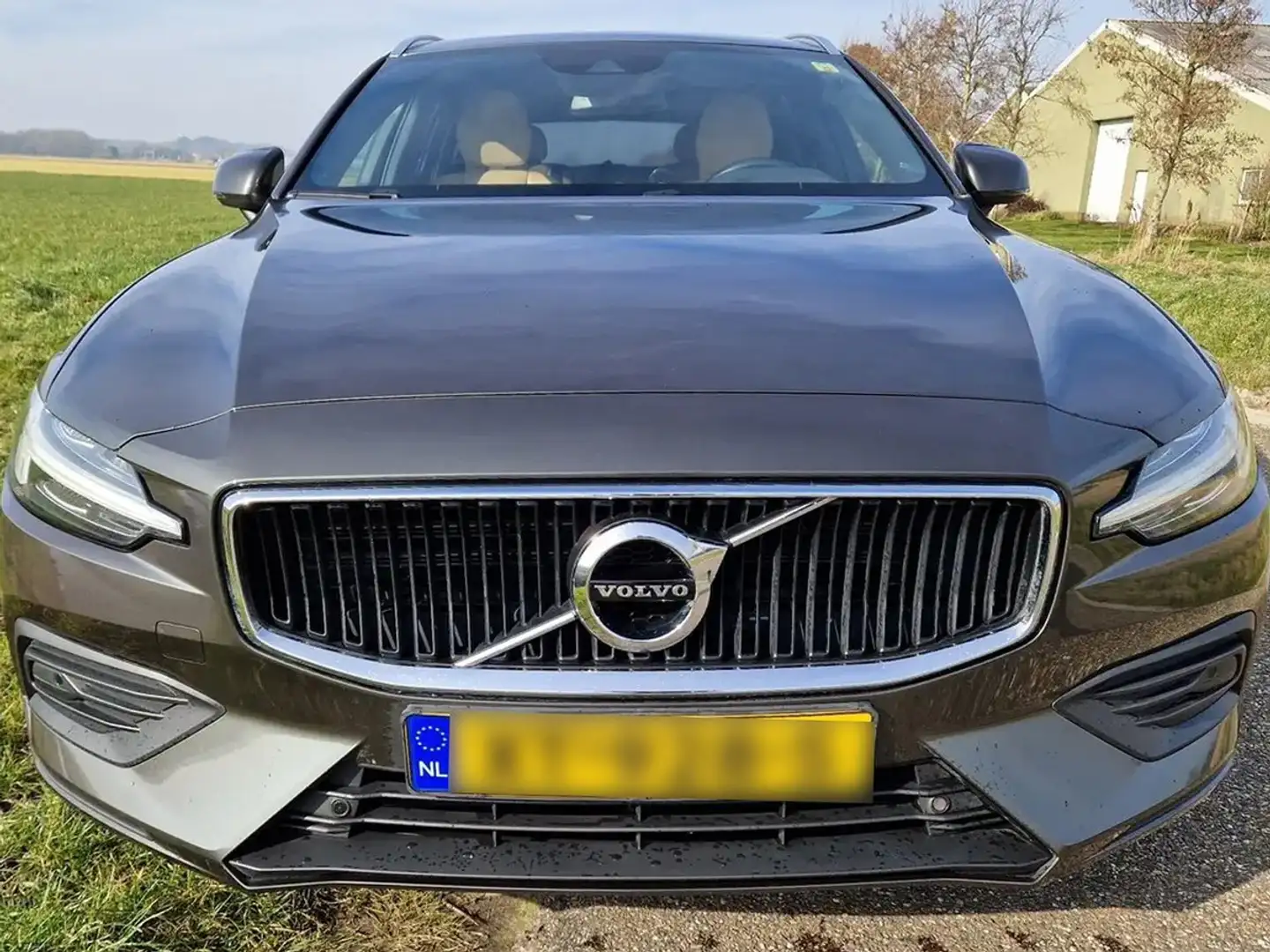 Volvo V60 V60 2.0 T5 Momentum Grijs - 1