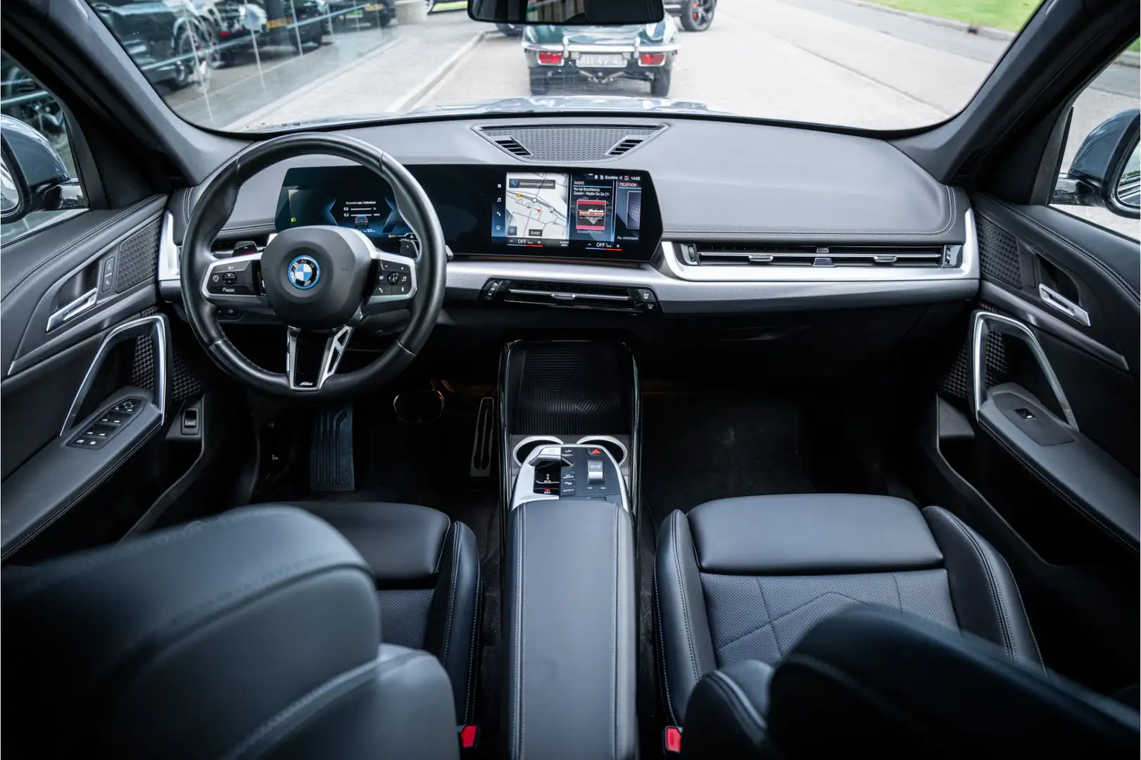 BMW X1 xDrive25e ** M Sport ** Leder ** 20inch ** Camera Grijs - 2
