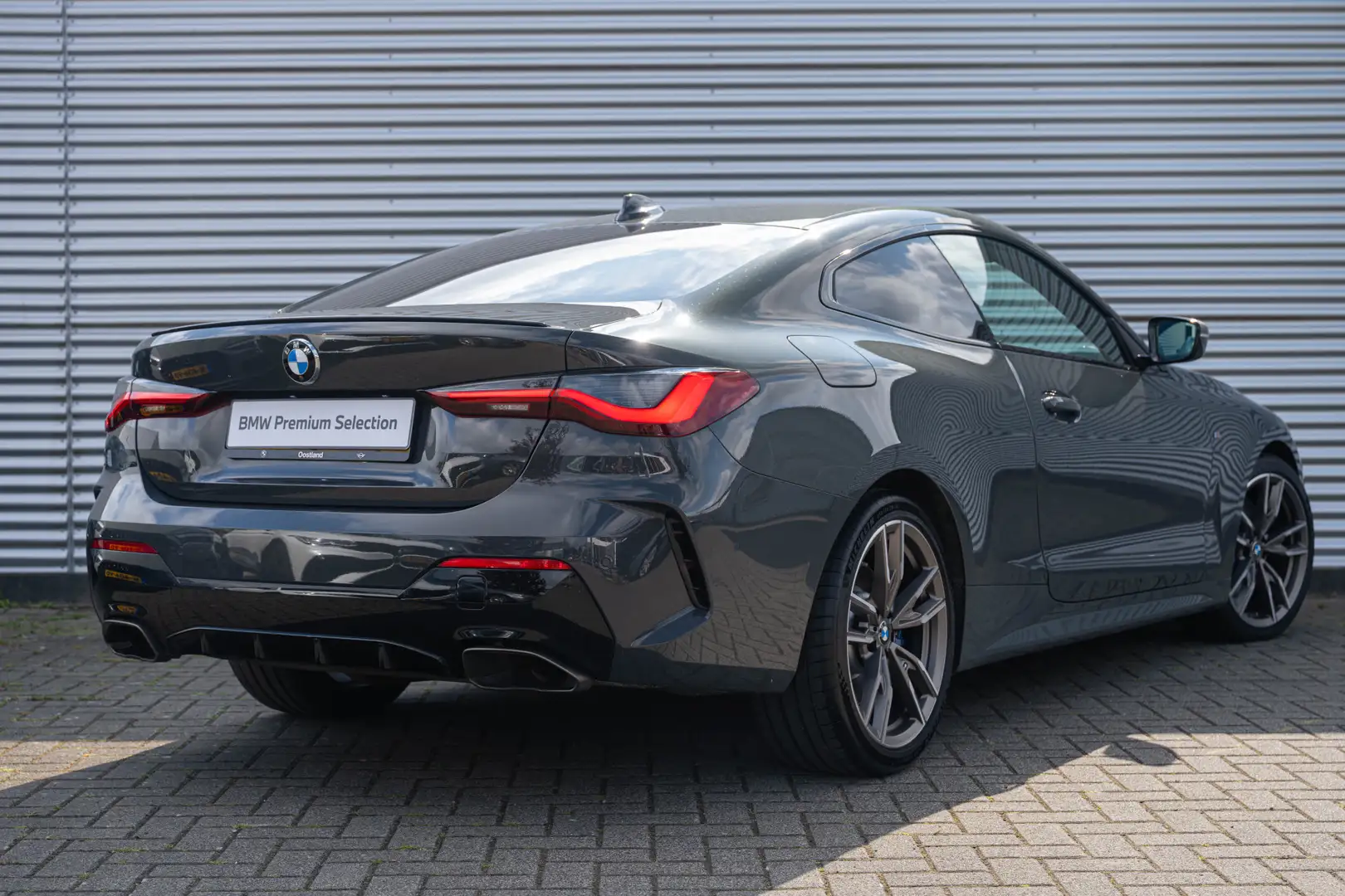 BMW 440 4 Serie Coupé M440i xDrive High Executive Automaat Szary - 2