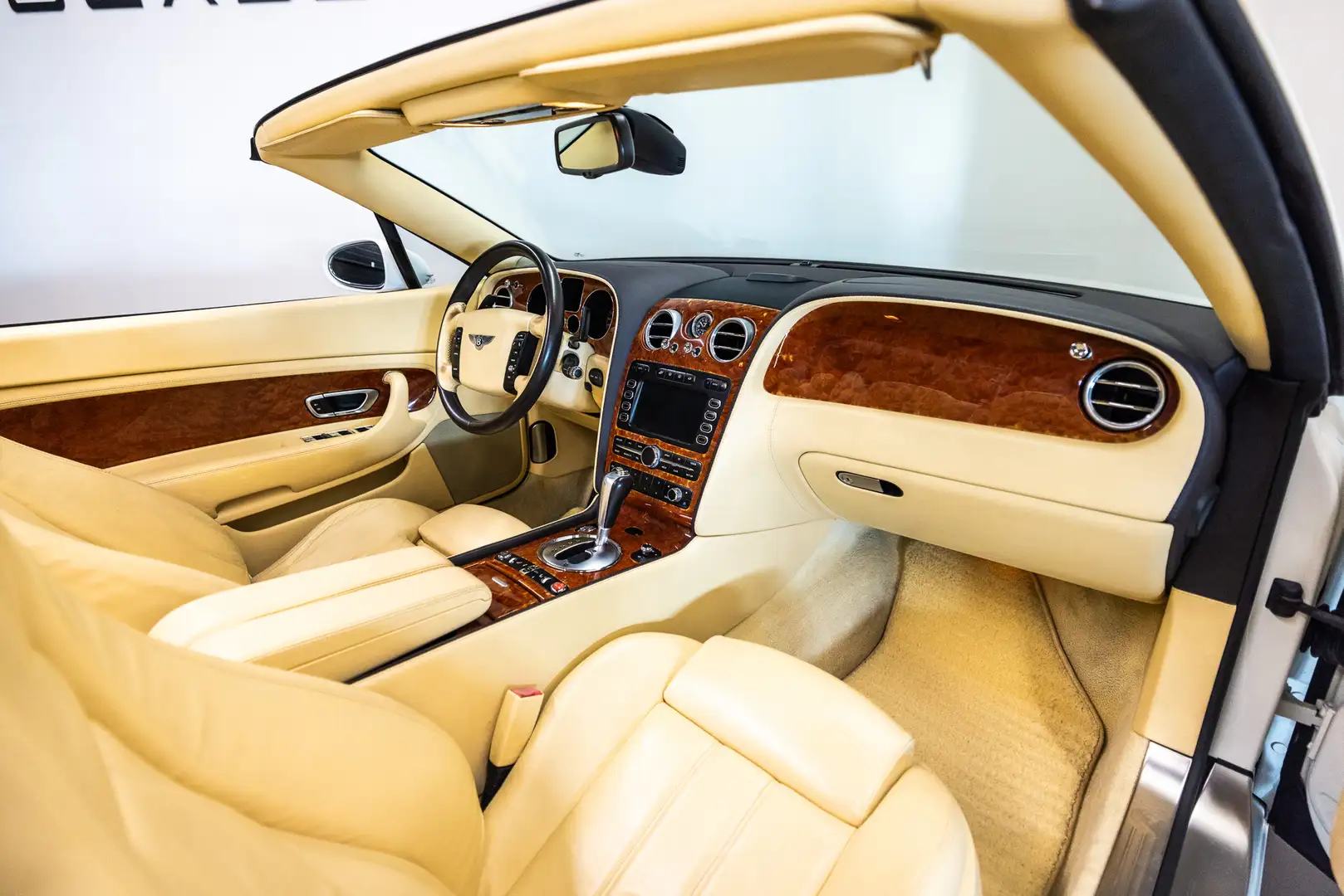 Bentley Continental GTC 6.0 W12 Btw auto, Fiscale waarde € 22.000,- (€ 53. Wit - 2