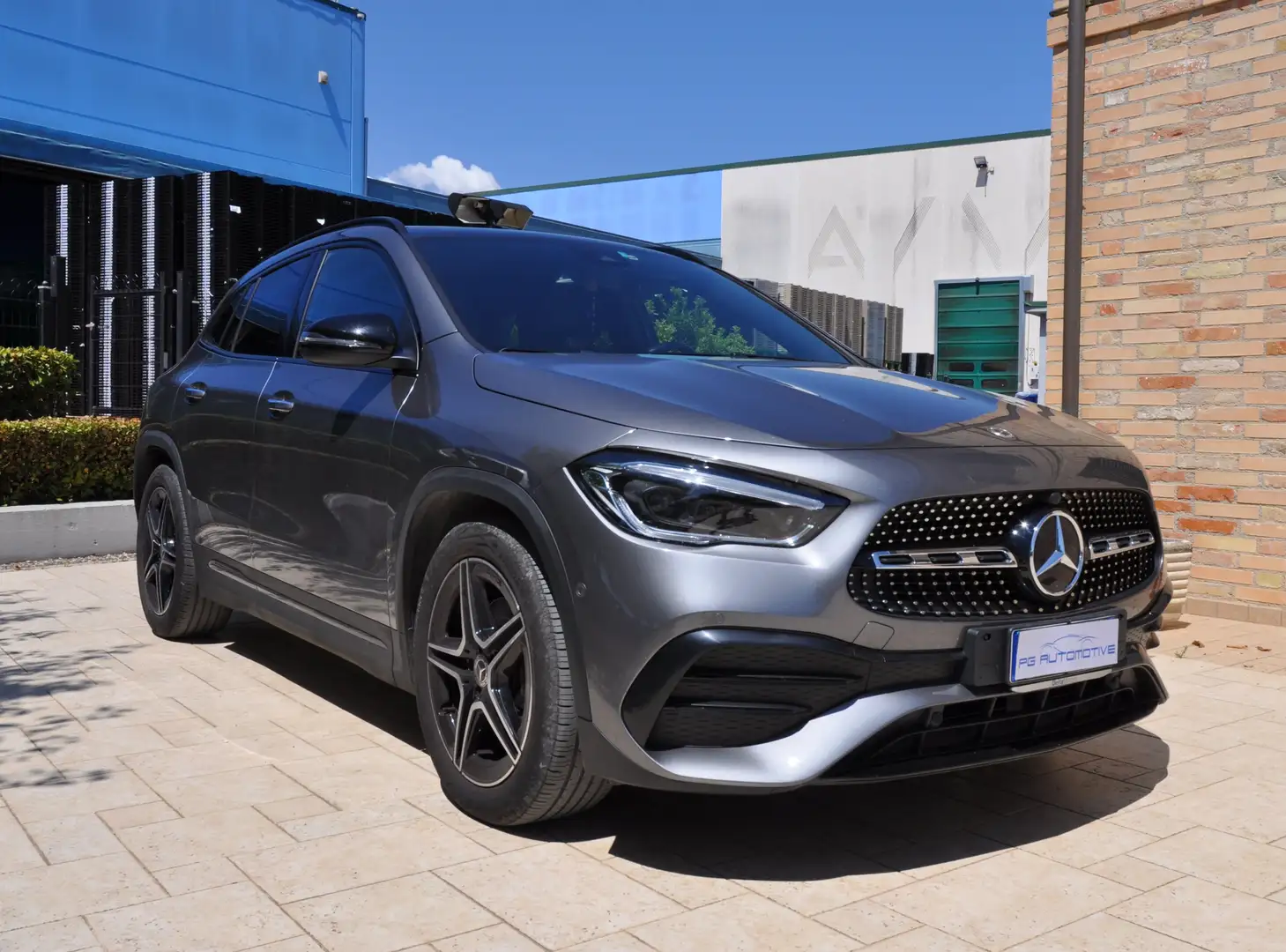 Mercedes-Benz GLA 180 GLA 180d Premium AMG Night Pack Grigio - 1