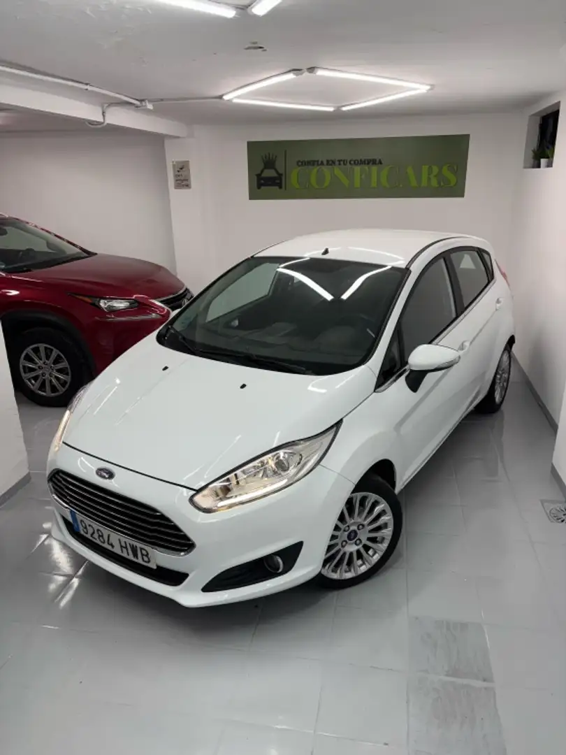 Ford Fiesta 1.0 EcoB. Titanium Auto-S&S 125 Blanco - 1