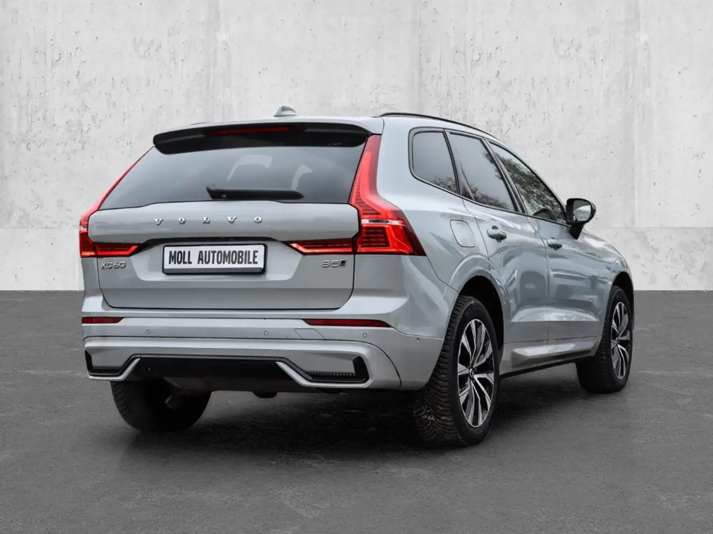 Volvo XC60 Plus Dark AWD B5 Benzin EU6d Allrad Leder digitale Grau - 2