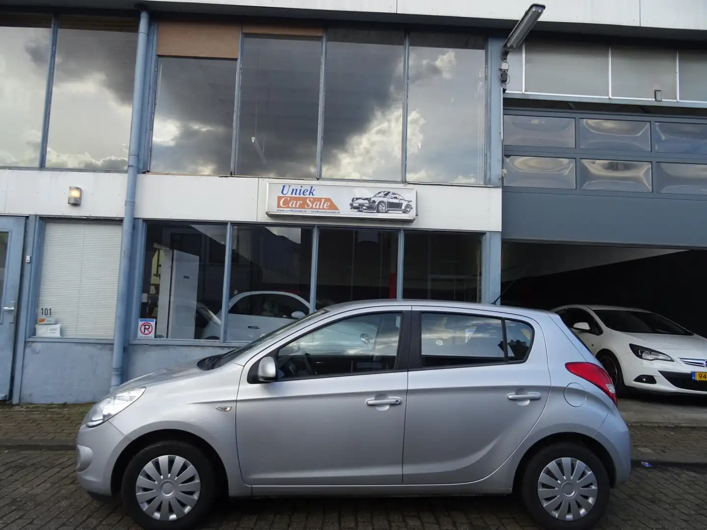 Hyundai i20 1.4i DynamicVersion Grijs - 2