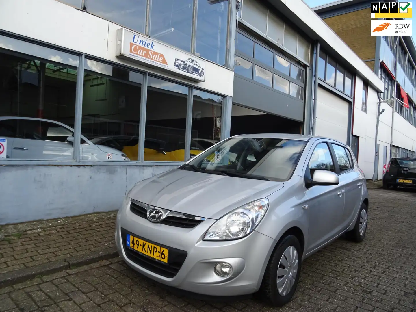 Hyundai i20 1.4i DynamicVersion Grijs - 1