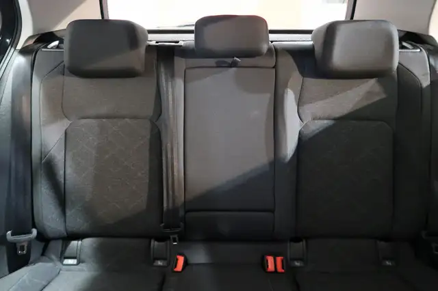 Volkswagen Golf view 16