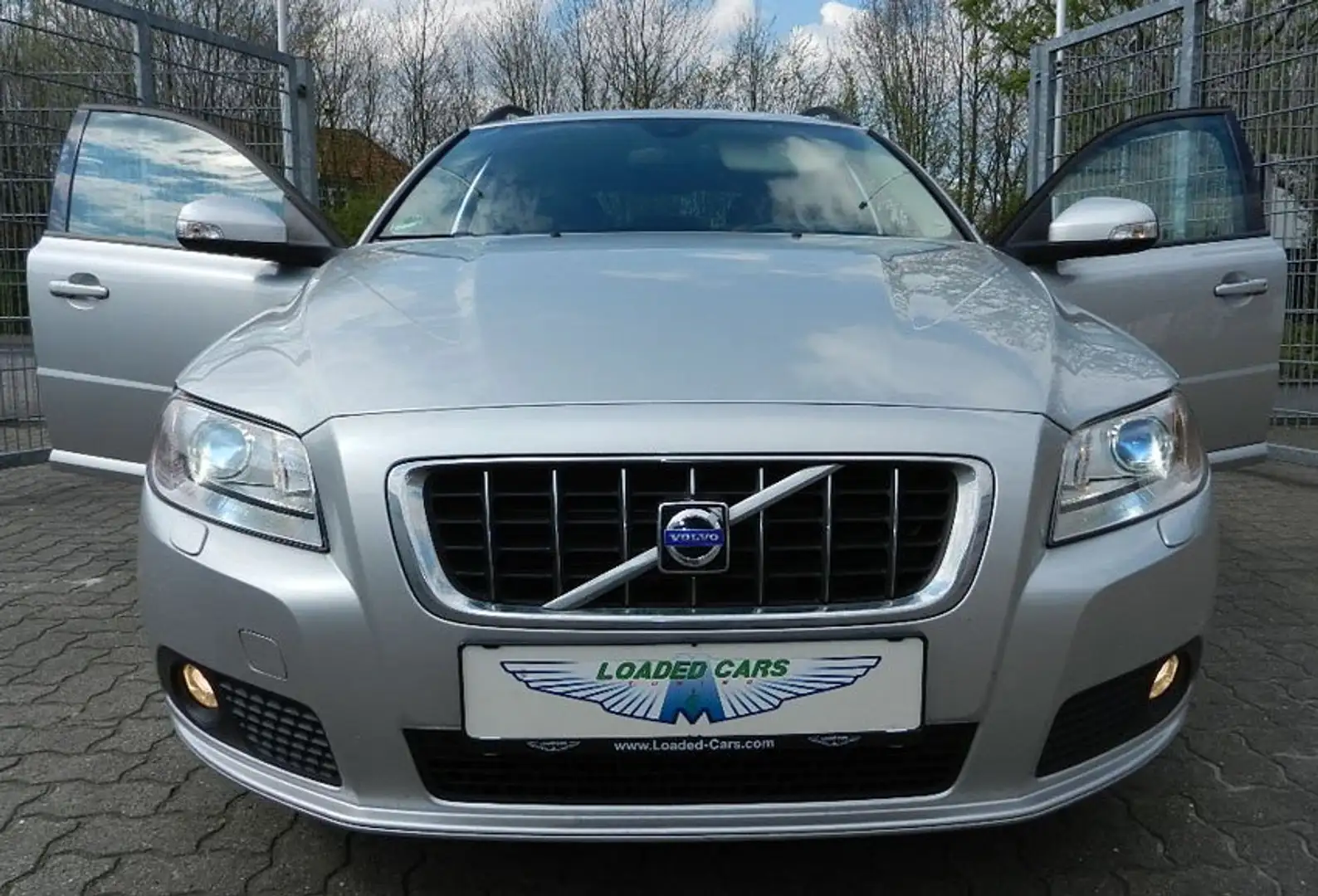 Volvo V70 D5 PREMIUM-Sound/2.Hd /8 x Alufelgen + AHK / Navi Argent - 1