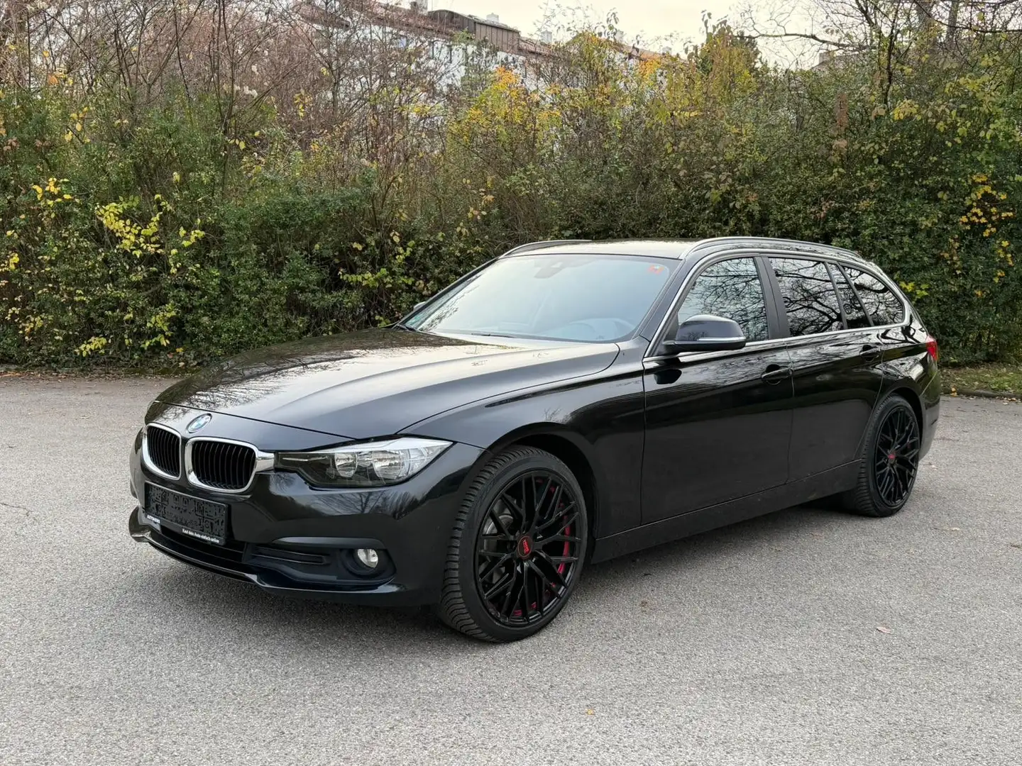BMW 318 d 3er Touring M Sport Automatik Navi Kamera Schwarz - 1