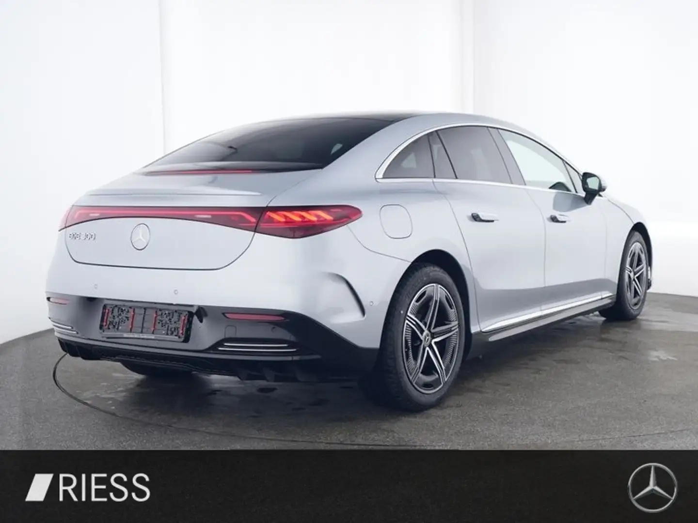 Mercedes-Benz EQE 300 AMG Sport Distr Pano HUD WPumpe Keyless Plateado - 2