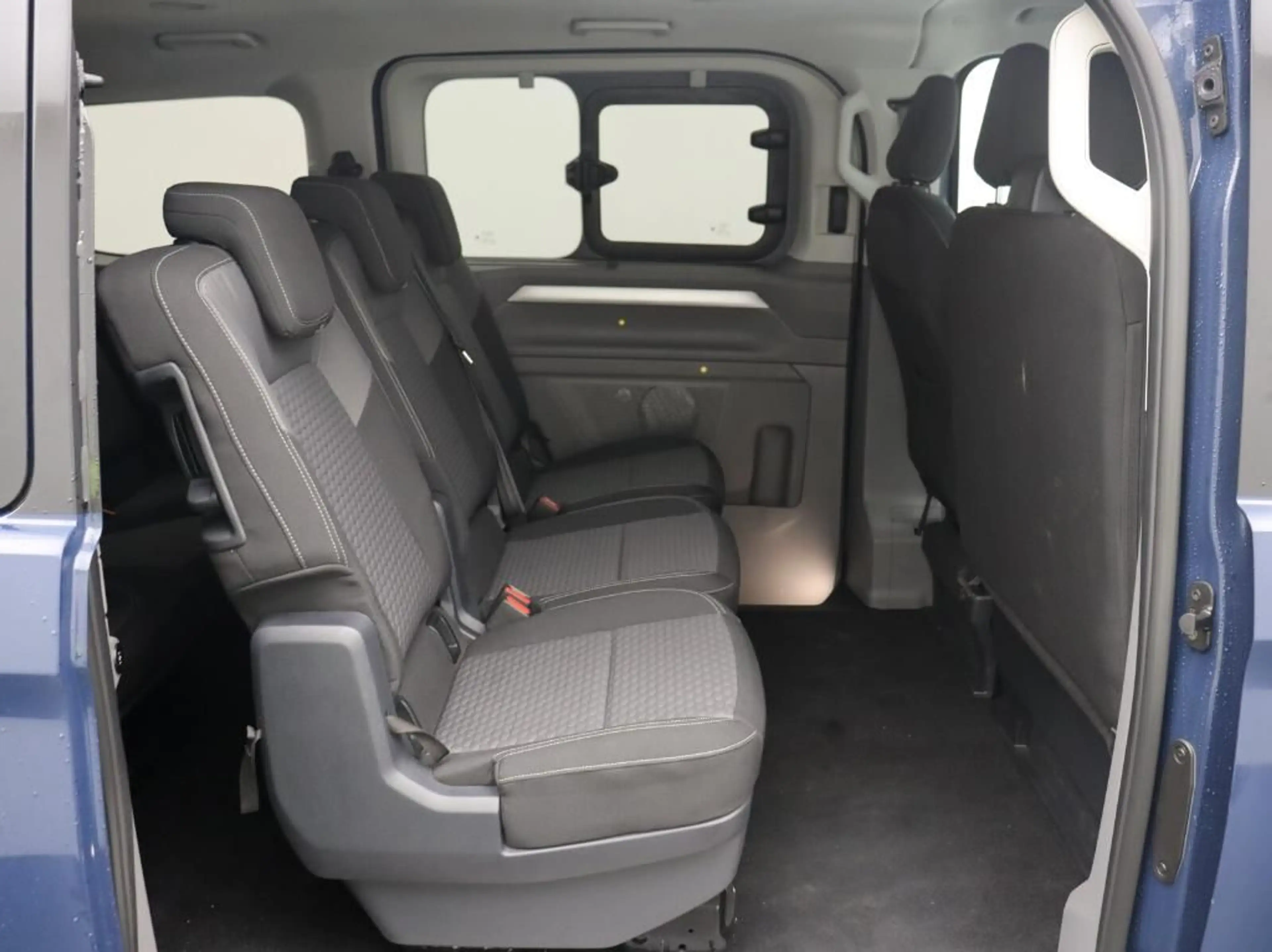 Volkswagen T7 Caravelle Style 2.0 TDI DSG AHK R-KAMERA — photo 5