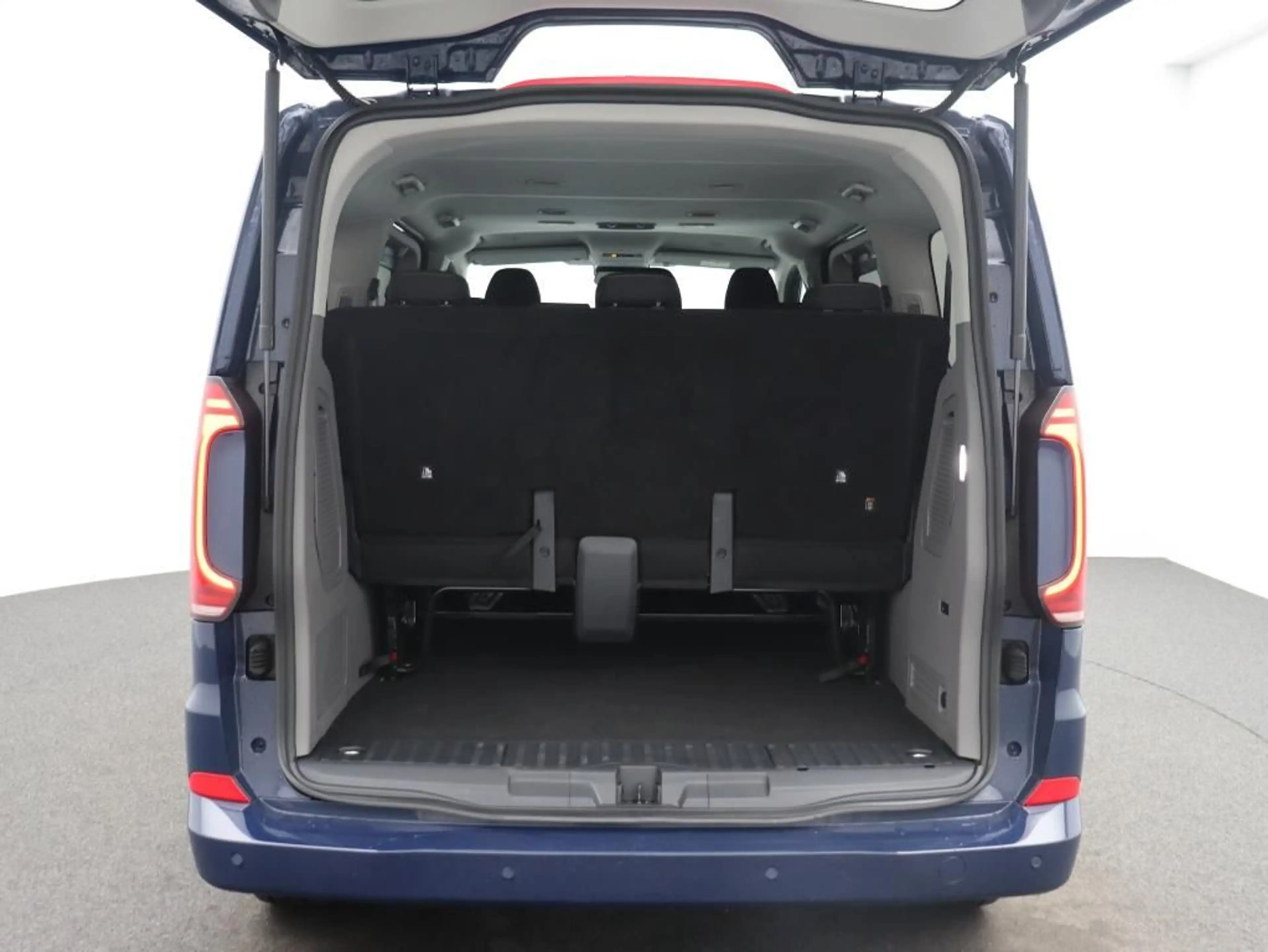 Volkswagen T7 Caravelle Style 2.0 TDI DSG AHK R-KAMERA — photo 4