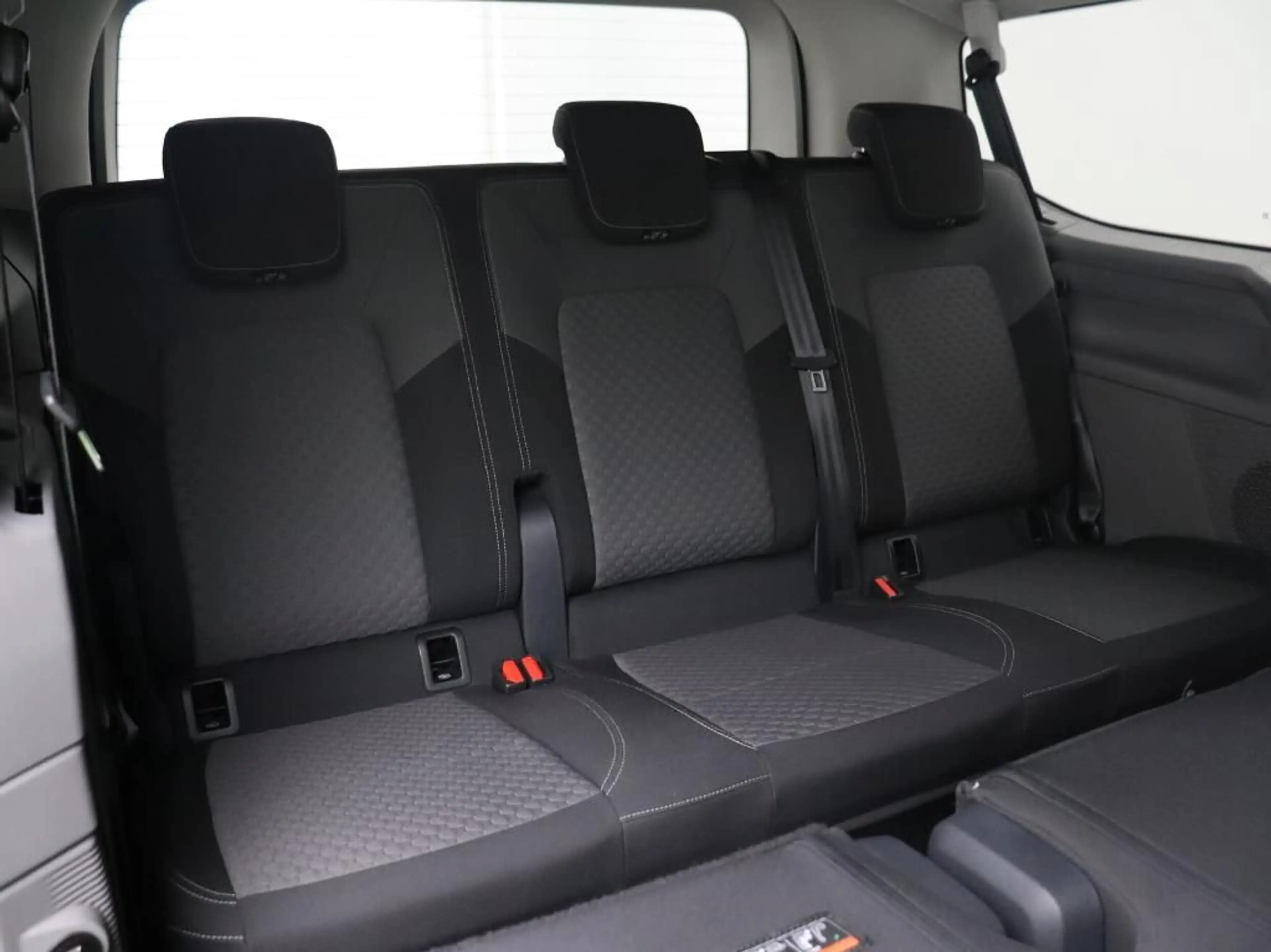 Volkswagen T7 Caravelle Style 2.0 TDI DSG AHK R-KAMERA — photo 6