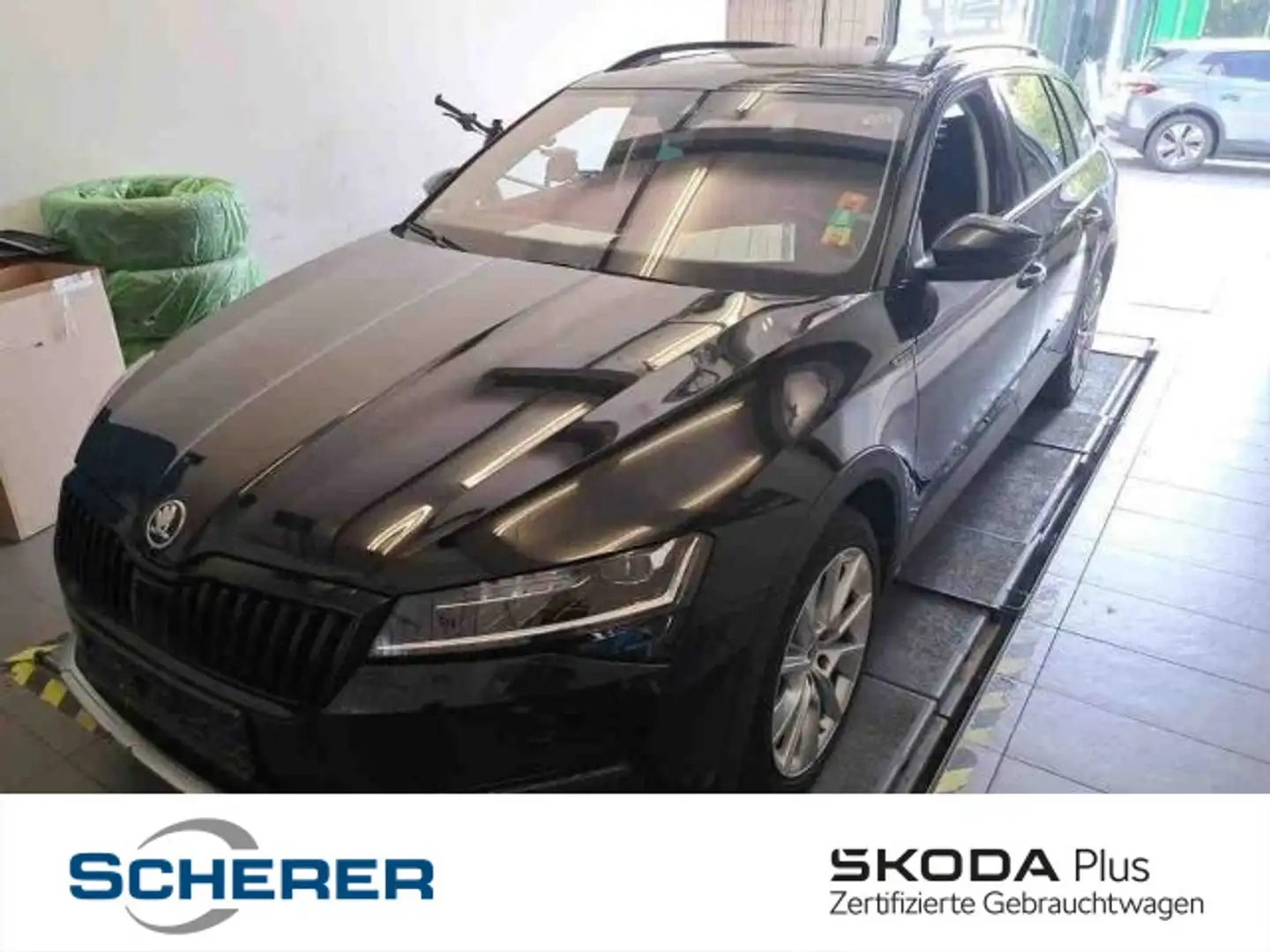 Skoda Superb Combi Scout 2.0 TDI DSG 4x4 NAVI AHK PANO Schwarz - 1