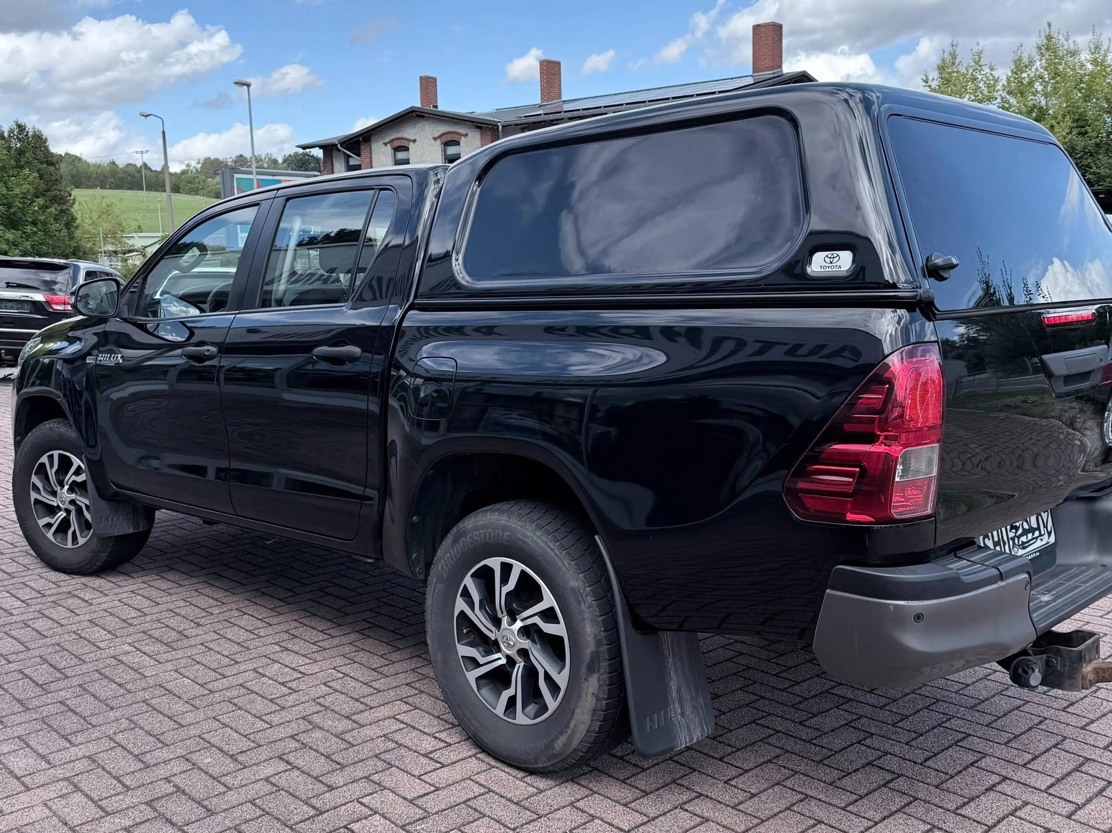 Toyota Hilux Double Cab Duty 4x4 — photo 5