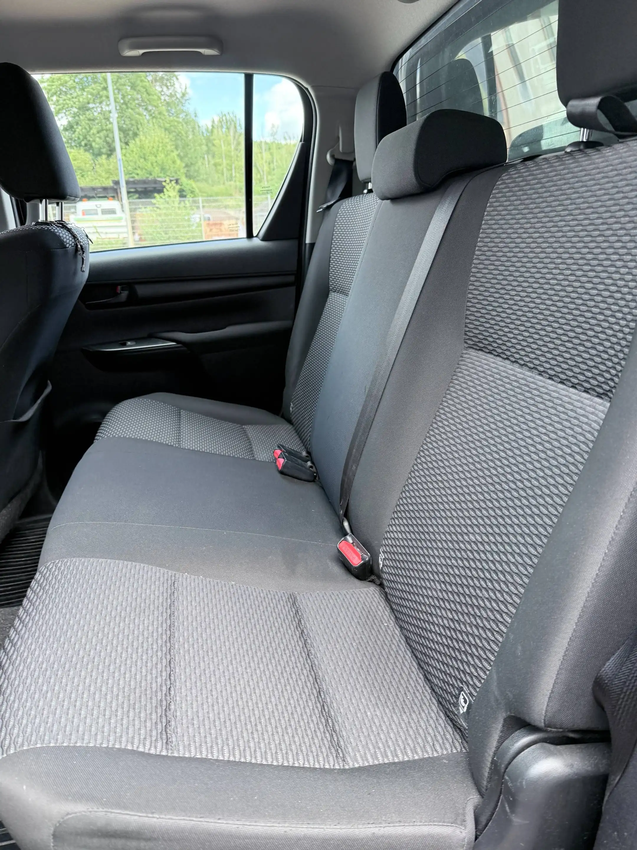 Toyota Hilux Double Cab Duty 4x4 — photo 7