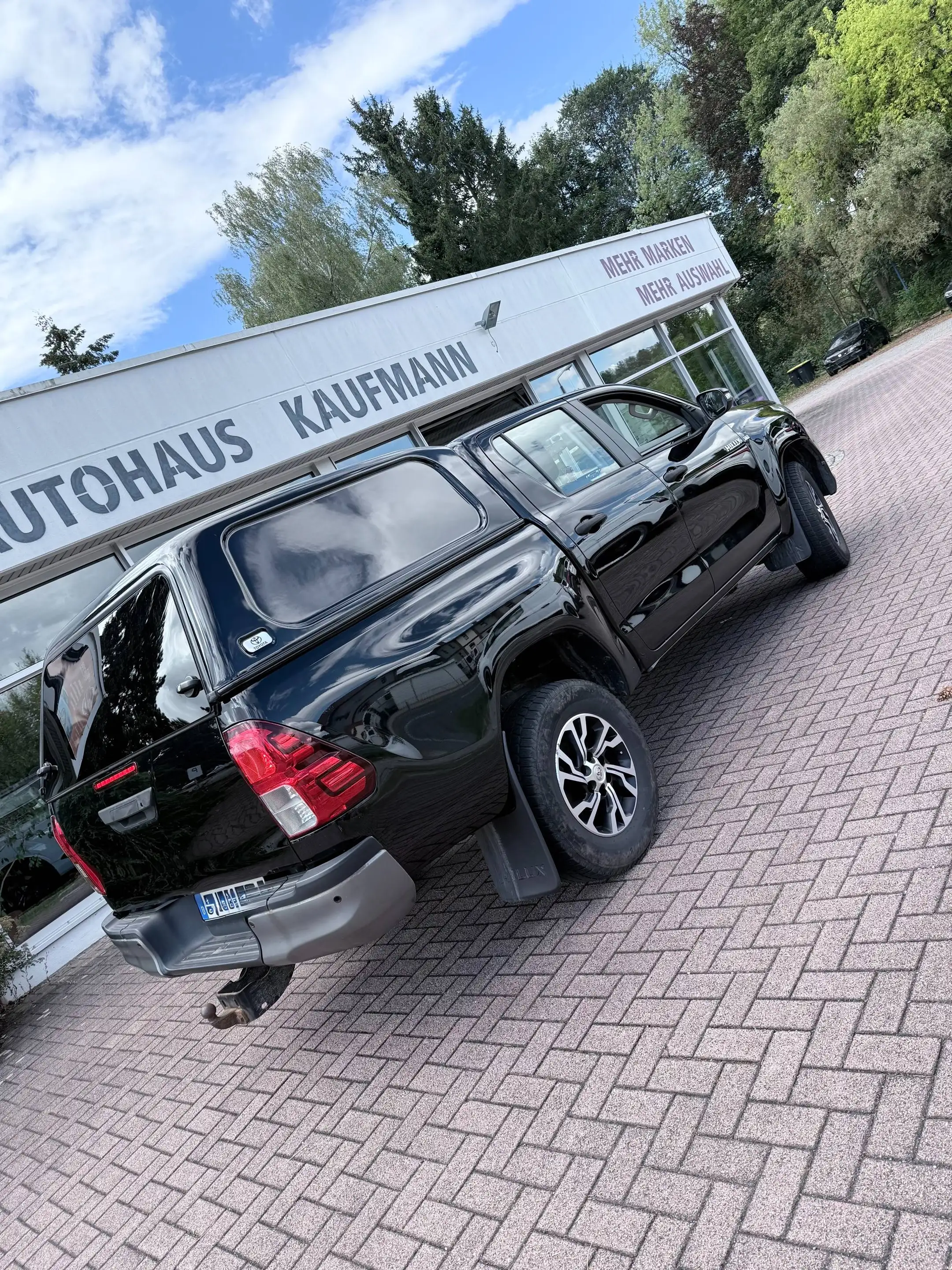 Toyota Hilux Double Cab Duty 4x4 — photo 4