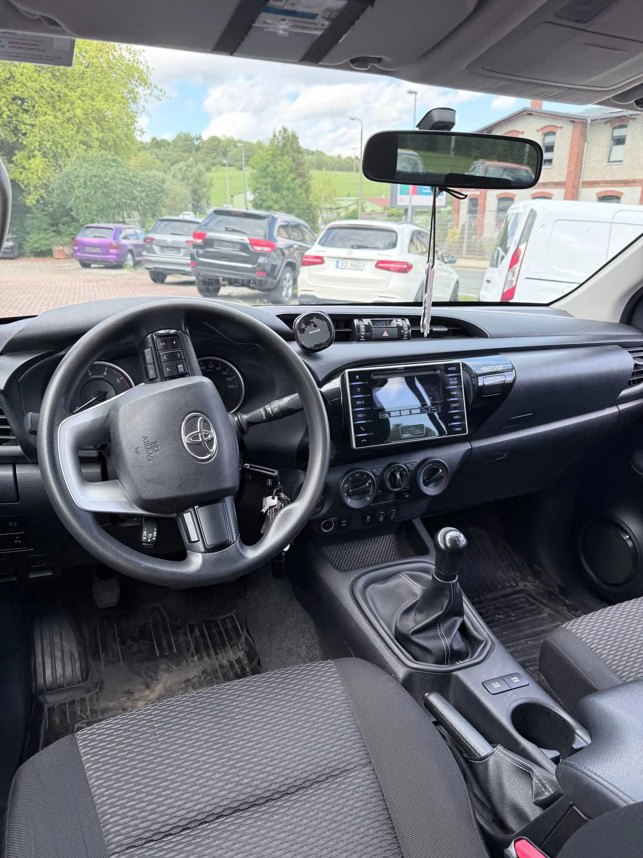 Toyota Hilux Double Cab Duty 4x4 — photo 6
