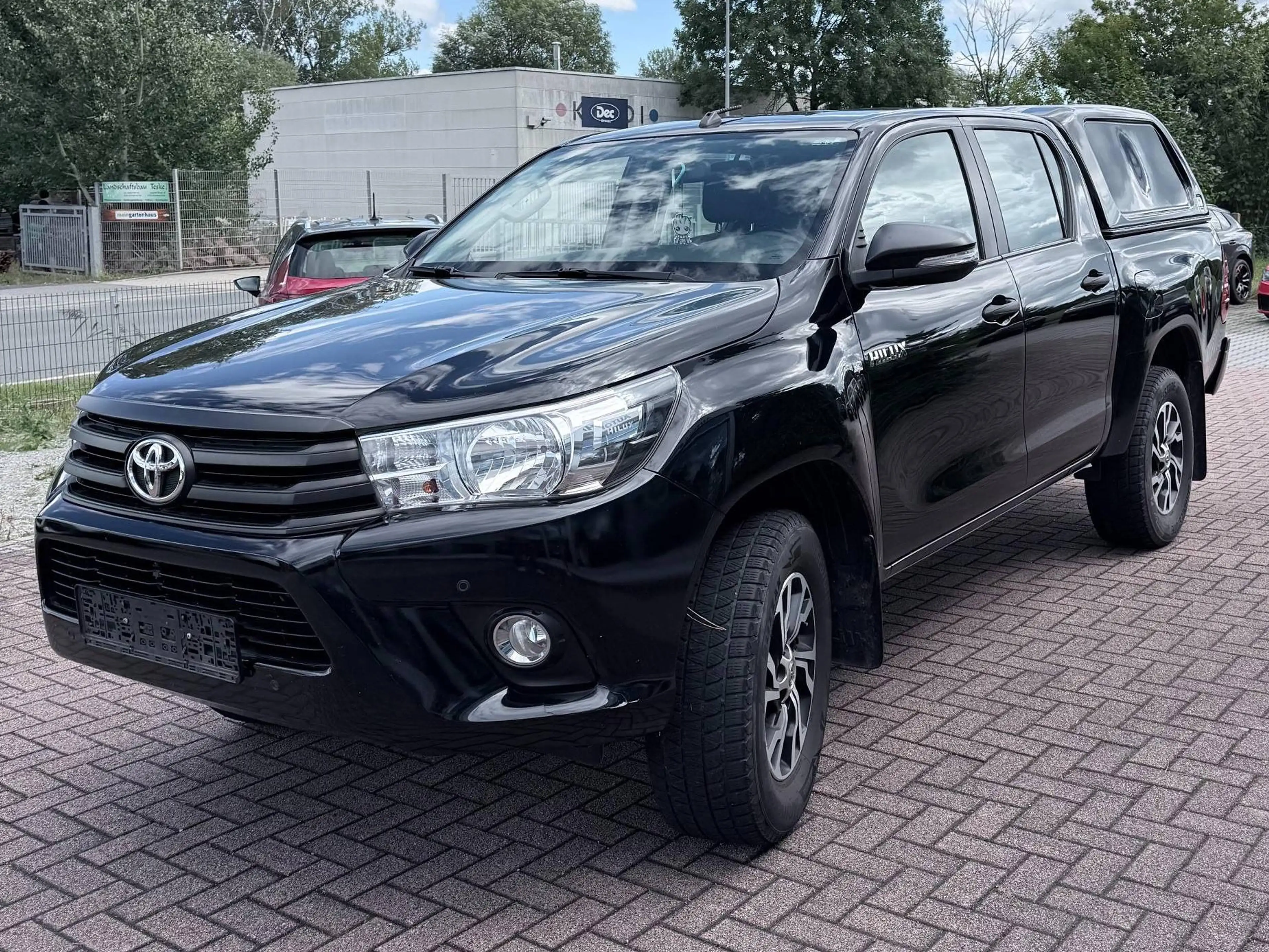 Toyota Hilux Double Cab Duty 4x4 — photo 3
