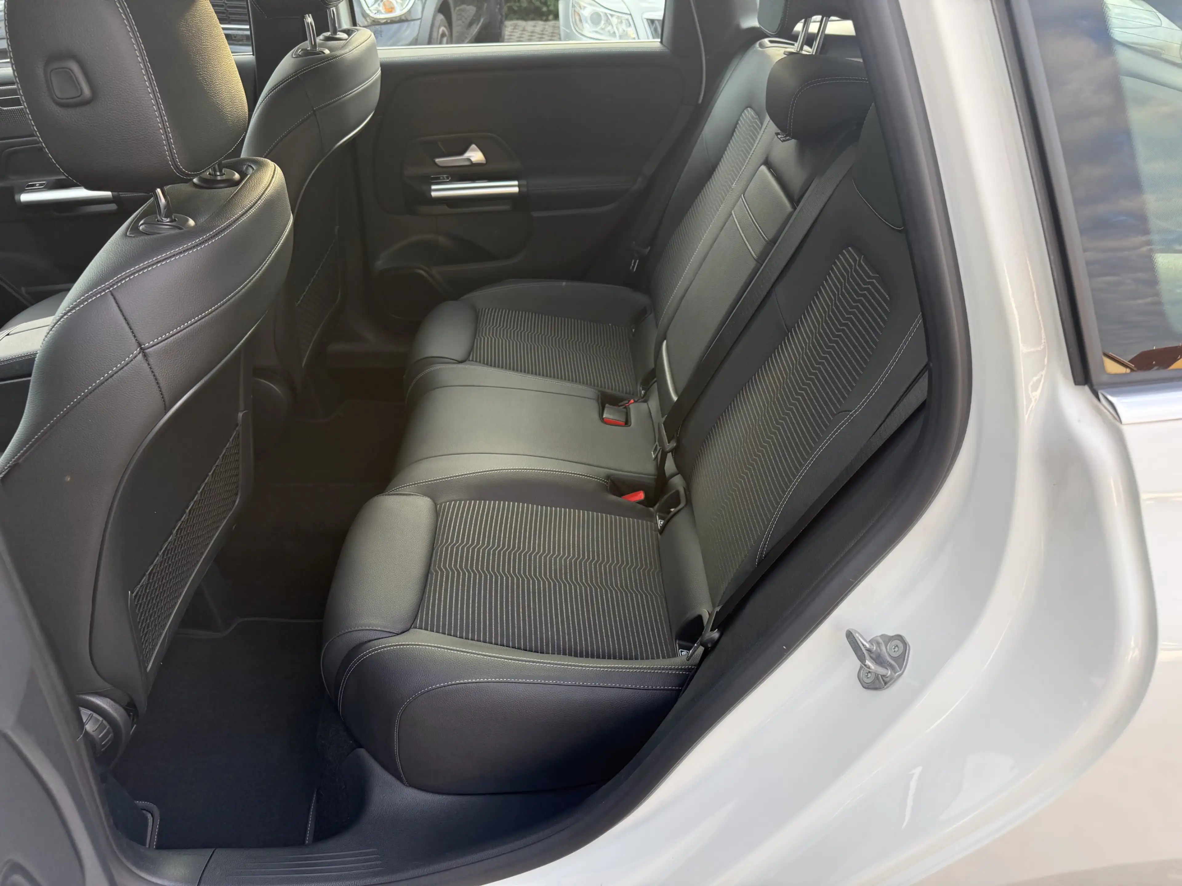 Mercedes-Benz B 200 LED+KLIMA+CARPLAY+SITZHEIZUNG+R-KAMERA — photo 12