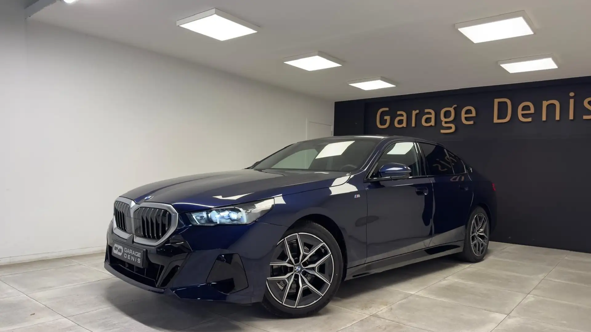 BMW 520 520iA*NEW MOD*PACK M*GPS+CAMERA*TOIT-PANO*GARANTIE Blauw - 1