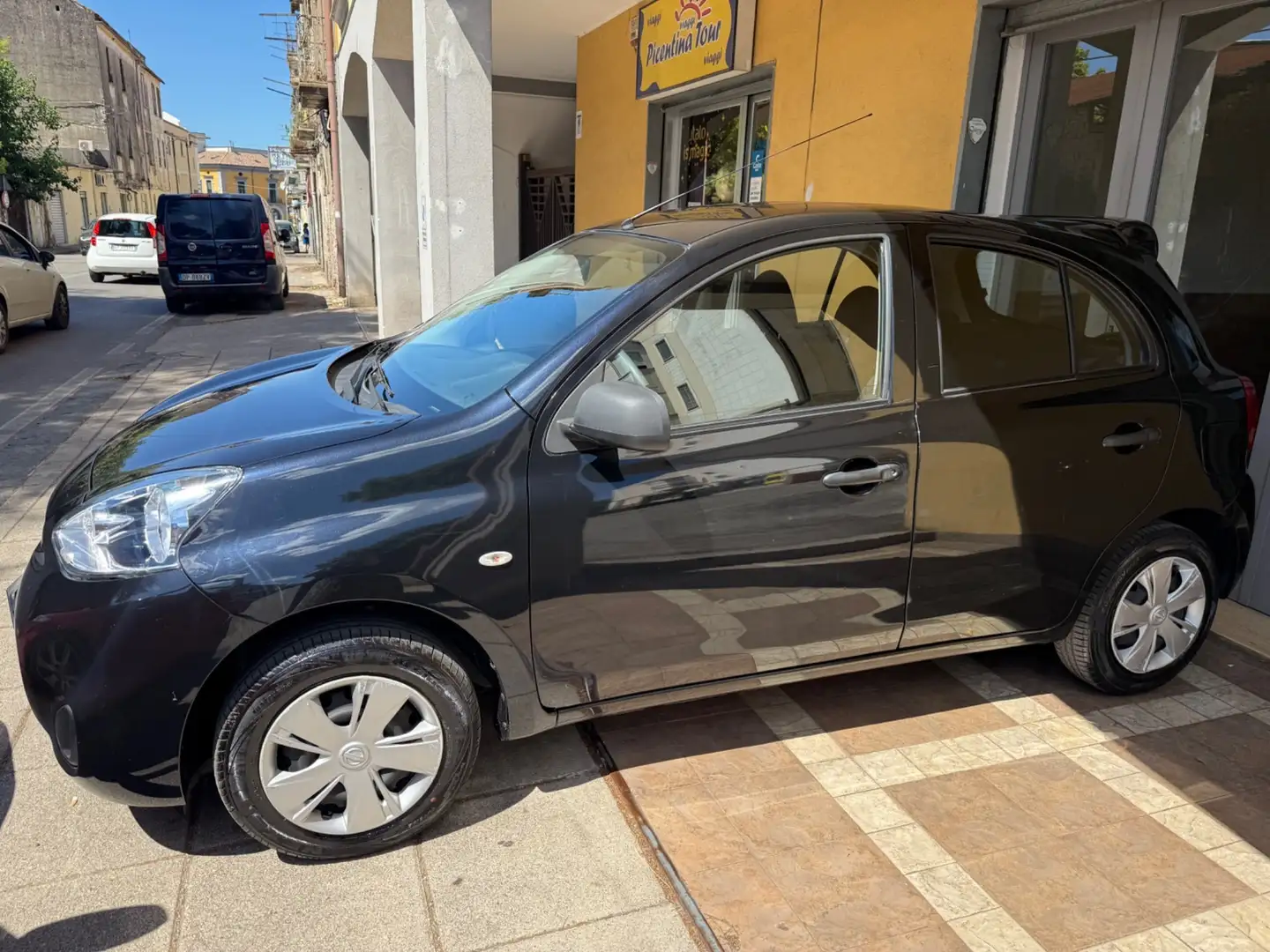 Nissan Micra 2016 - 1.2 12V 5 porte Tekna Nero - 2