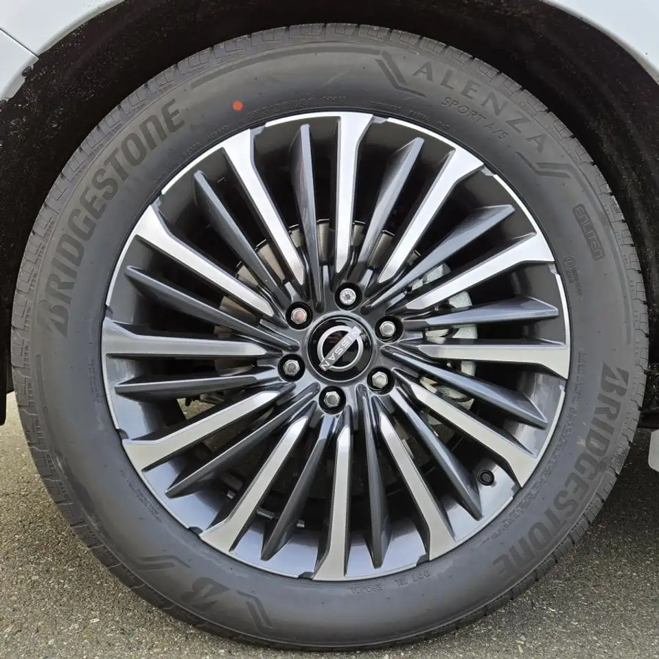 Nissan Armada снимка Nissan Armada