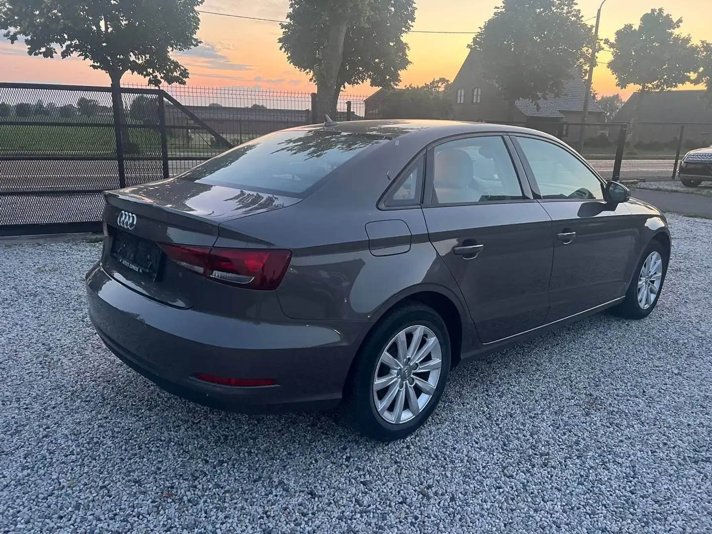 Audi A3 1.6 TDI /Limousine1 Ste Eig/Navi/Garantie/*** - 2