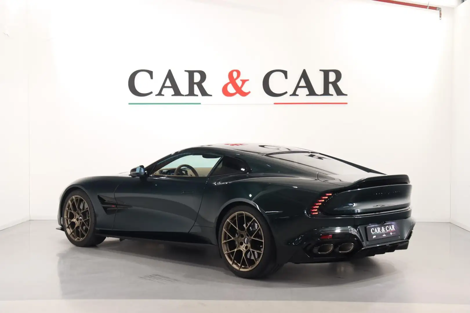 Aston Martin Vanquish Vanquish Verde - 2