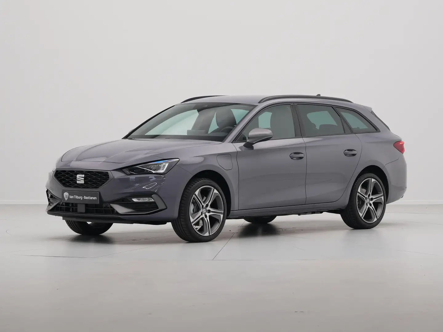 SEAT Leon e-Hybrid Sportstourer 1.5 TSI eHybrid 204 6DSG FR Business Šedá - 2