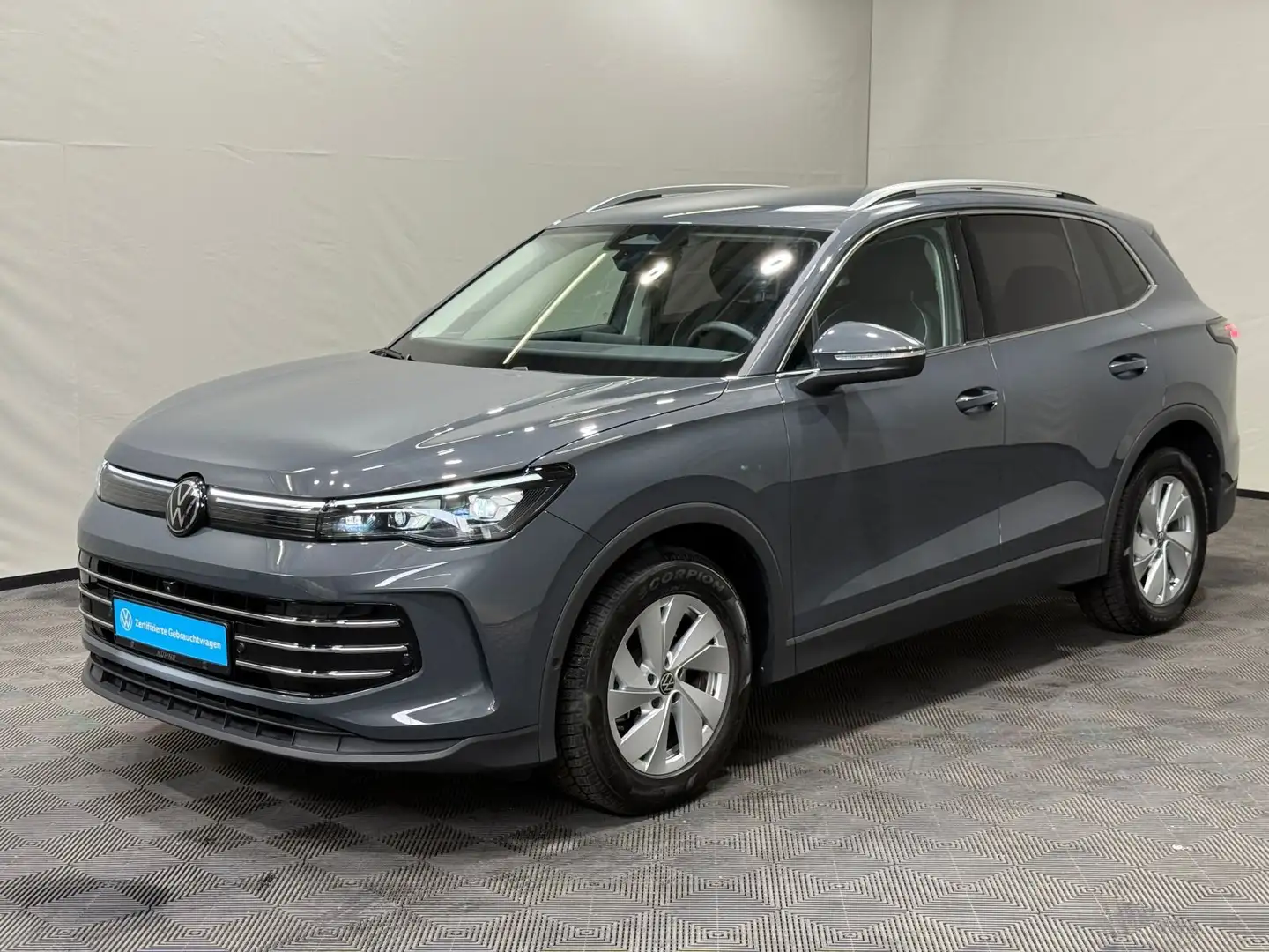 Volkswagen Tiguan Elegance 1.5 TSI DSG | IQ.LIGHT AHK NAVI Grijs - 2
