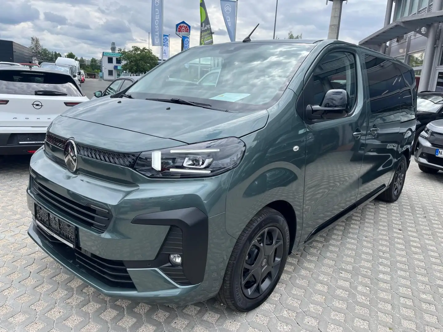 Citroen Spacetourer 2.0 BlueHDi 180FAP Plus M Navi Kamera Groen - 2