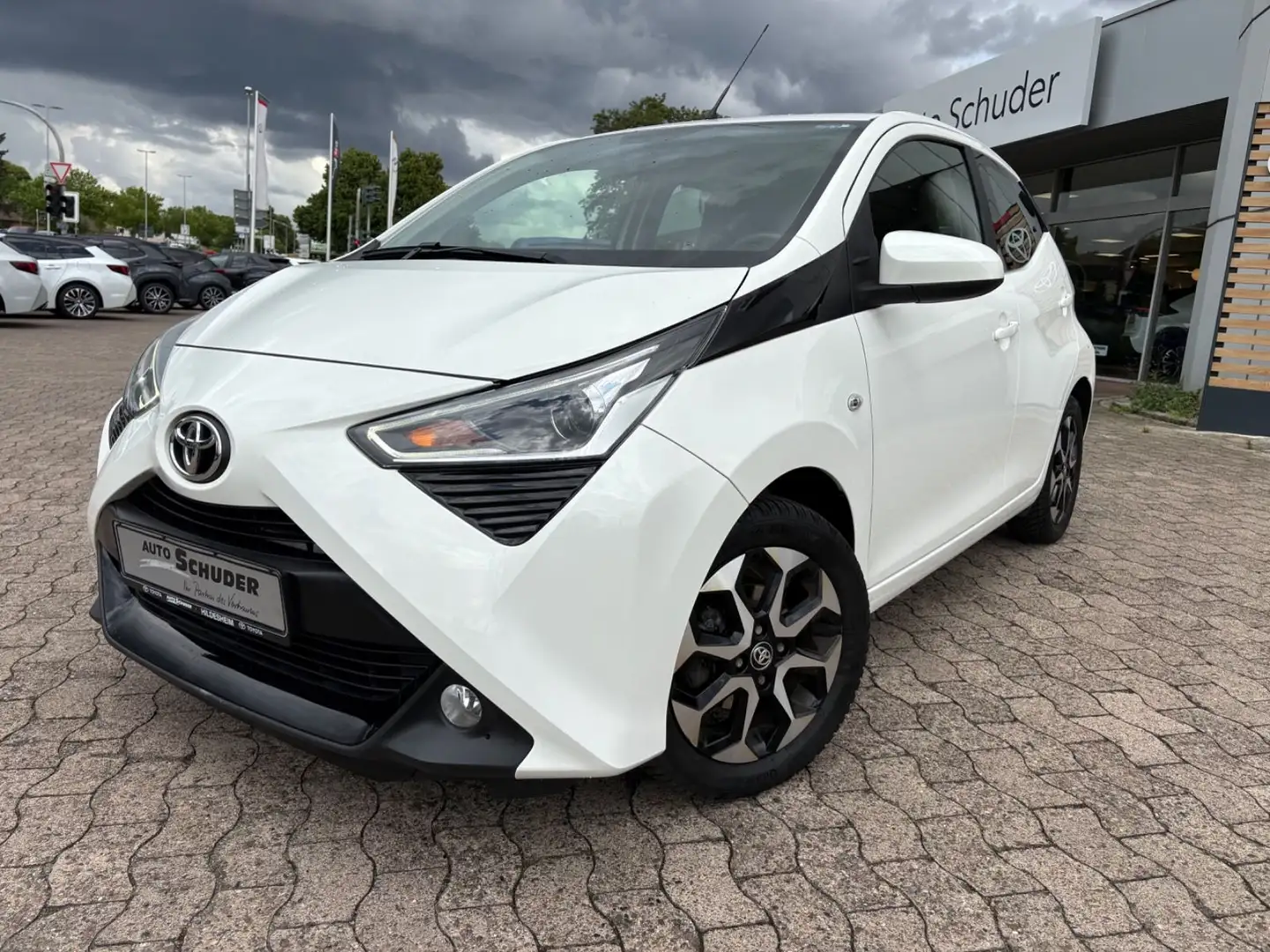 Toyota AYGO x-play Team D **CarPlay/ANDROID** Weiß - 1